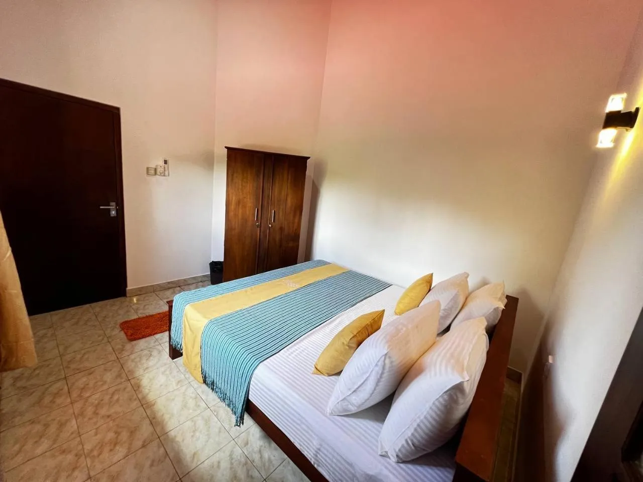 Bed in Urban Galle Villa