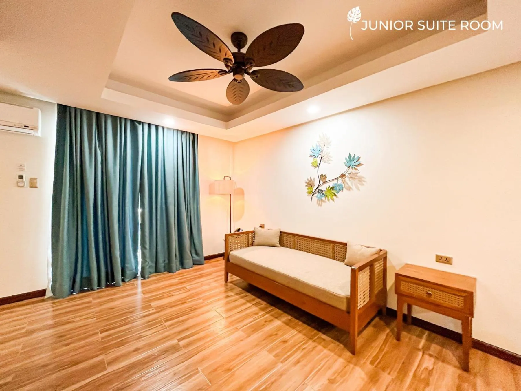 air conditioner, Bed in La Jolla Hotel and Beach Resort