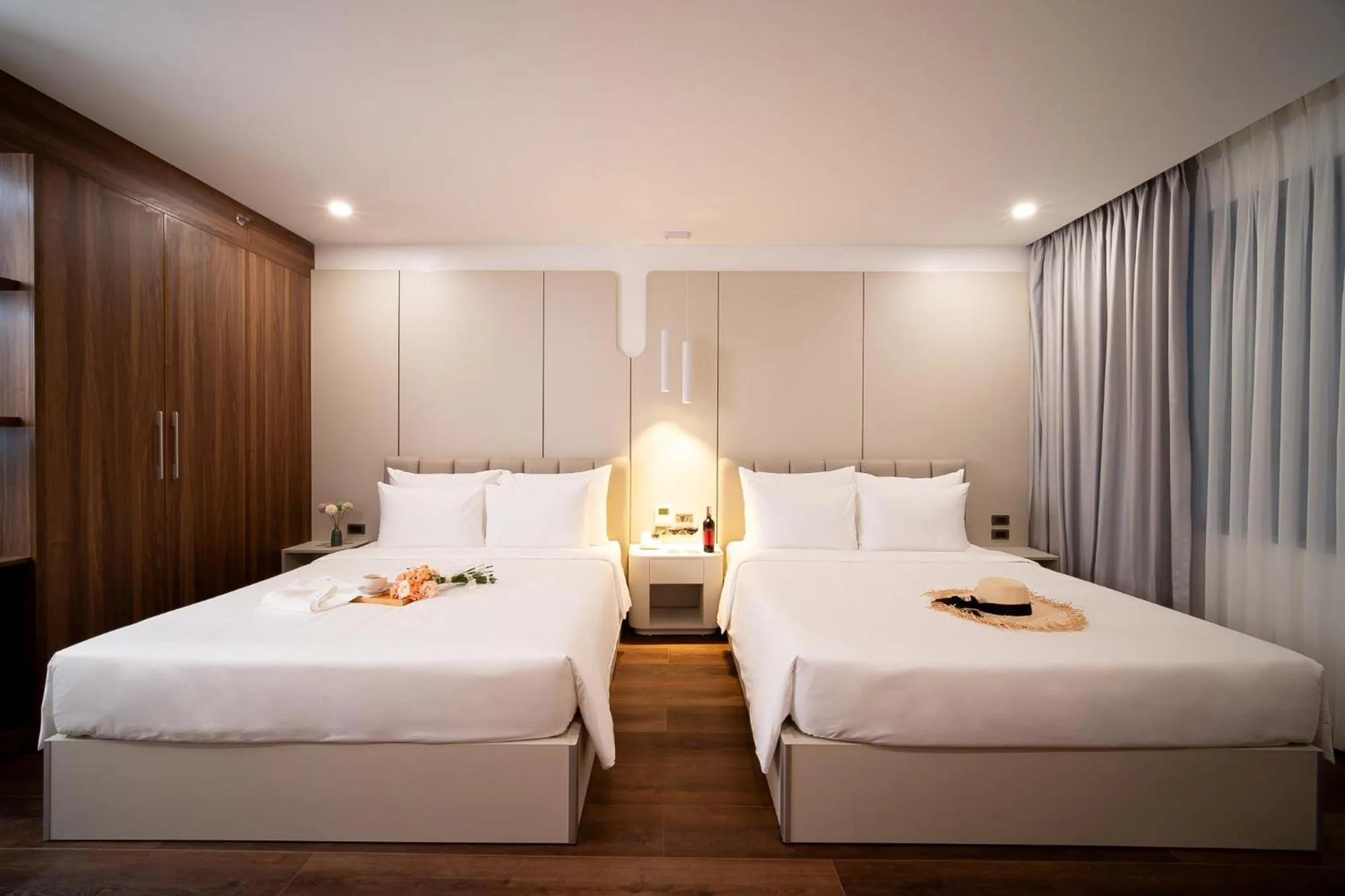 Photo of the whole room, Bed in Danitel Halong