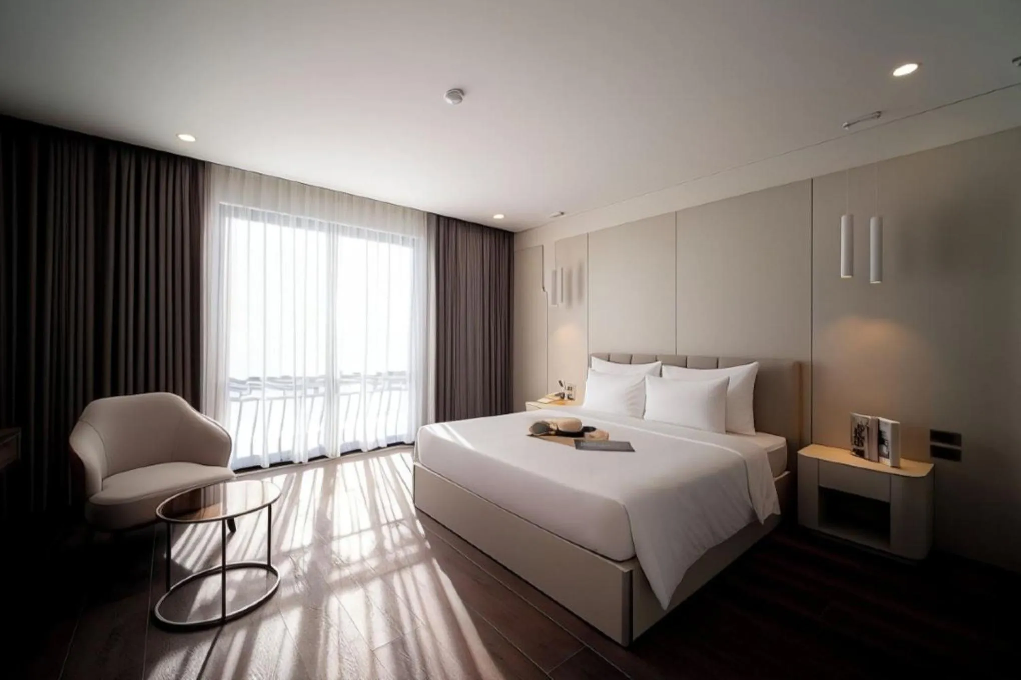 Photo of the whole room, Bed in Danitel Halong