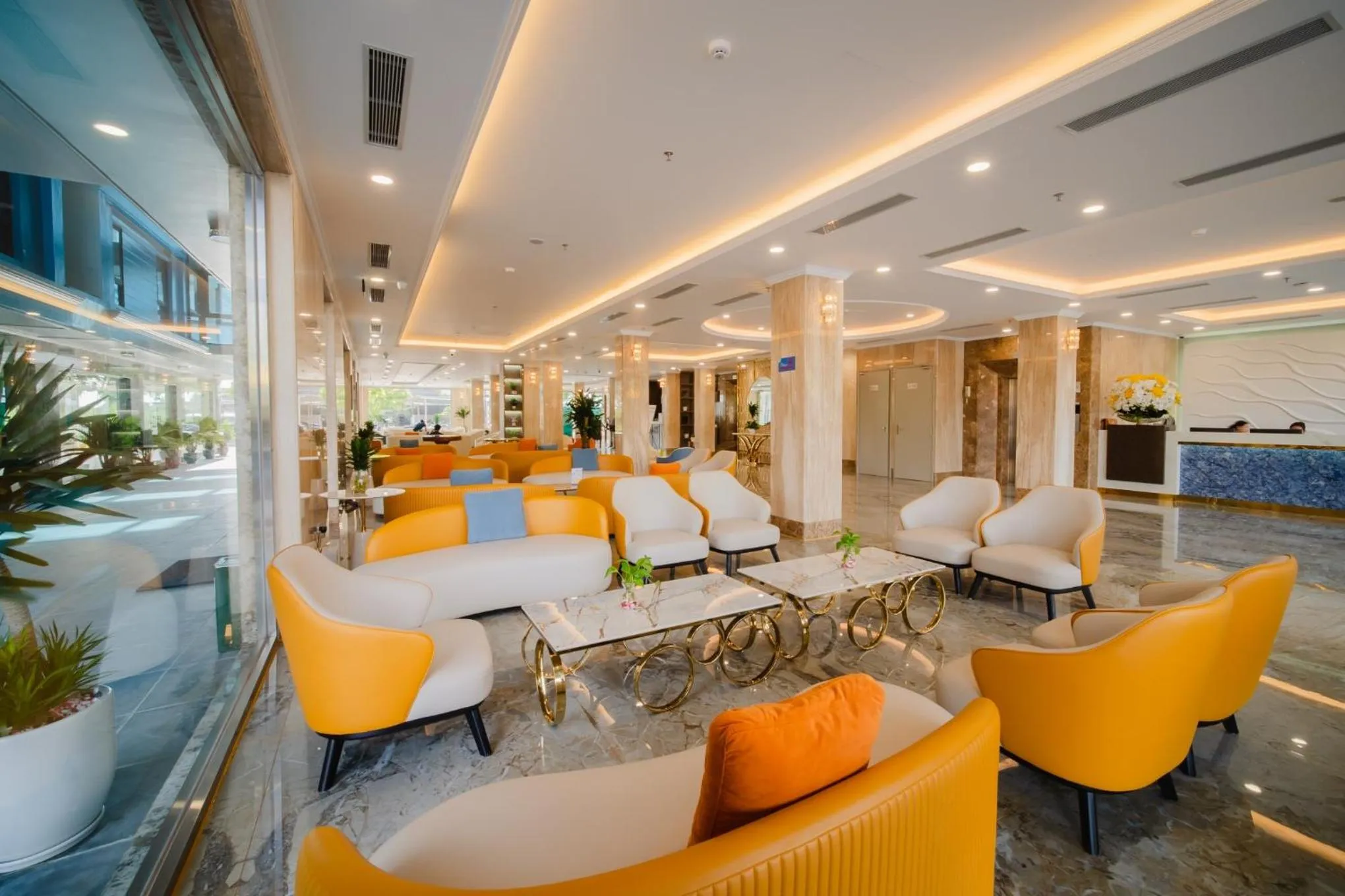 Restaurant/places to eat in Danitel Halong