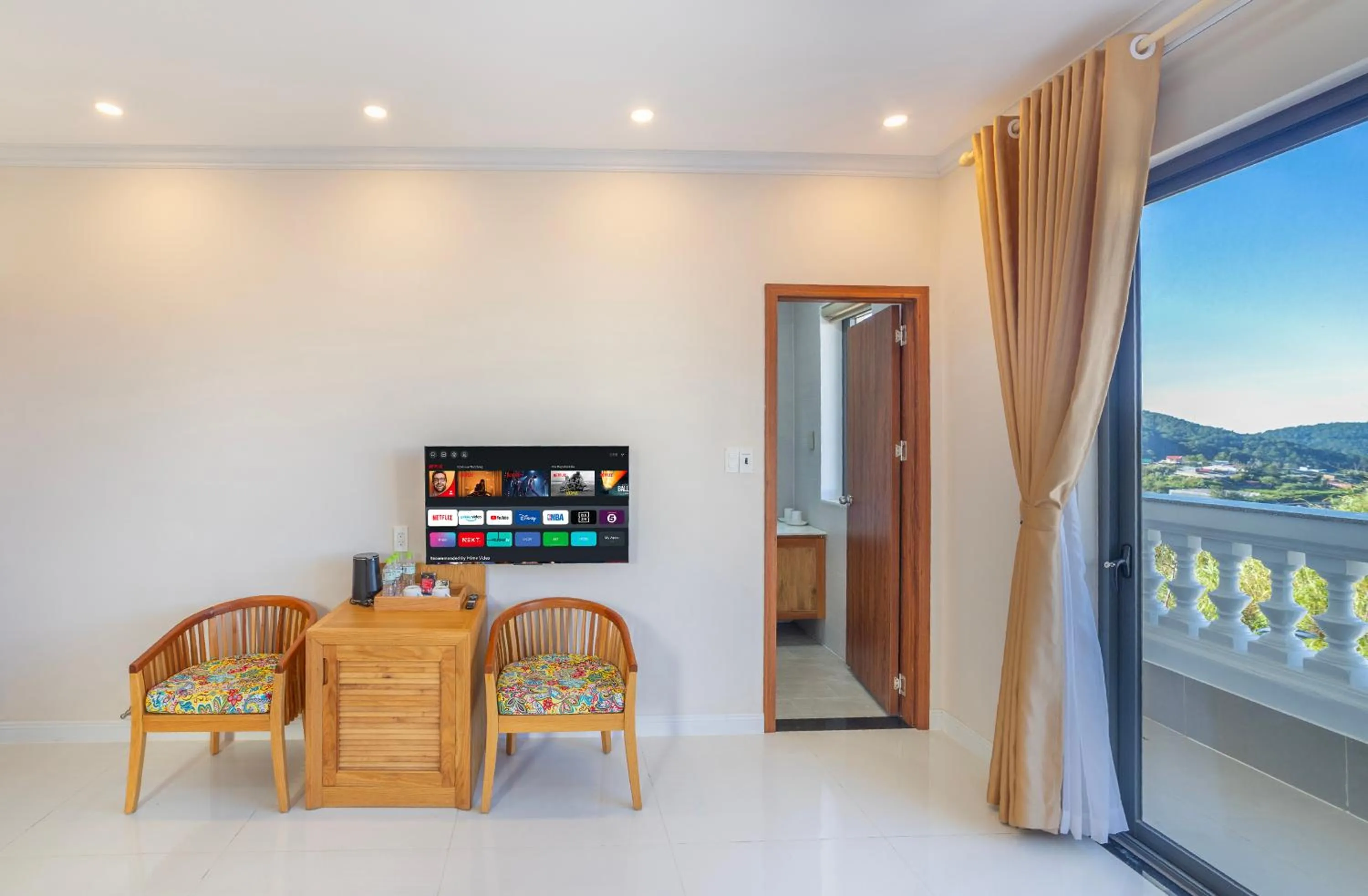 TV and multimedia in Cerasoi Boutique Villa Dalat
