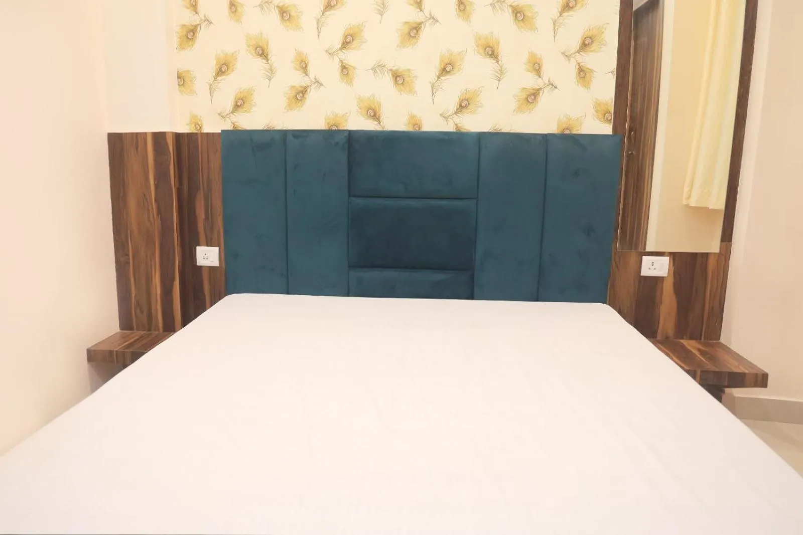 Bed in Hotel Keshavam inn