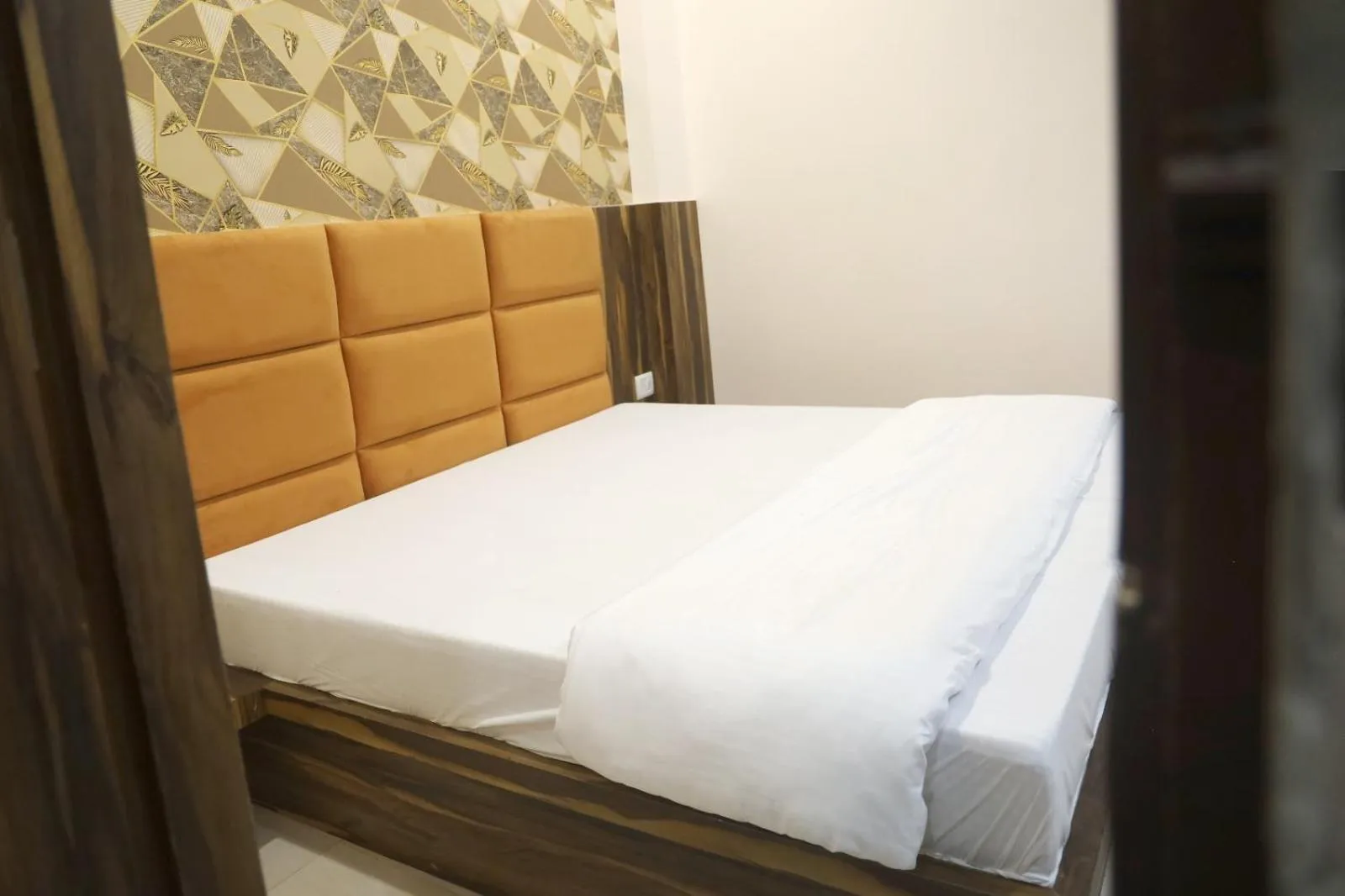 Bed in Hotel Keshavam inn