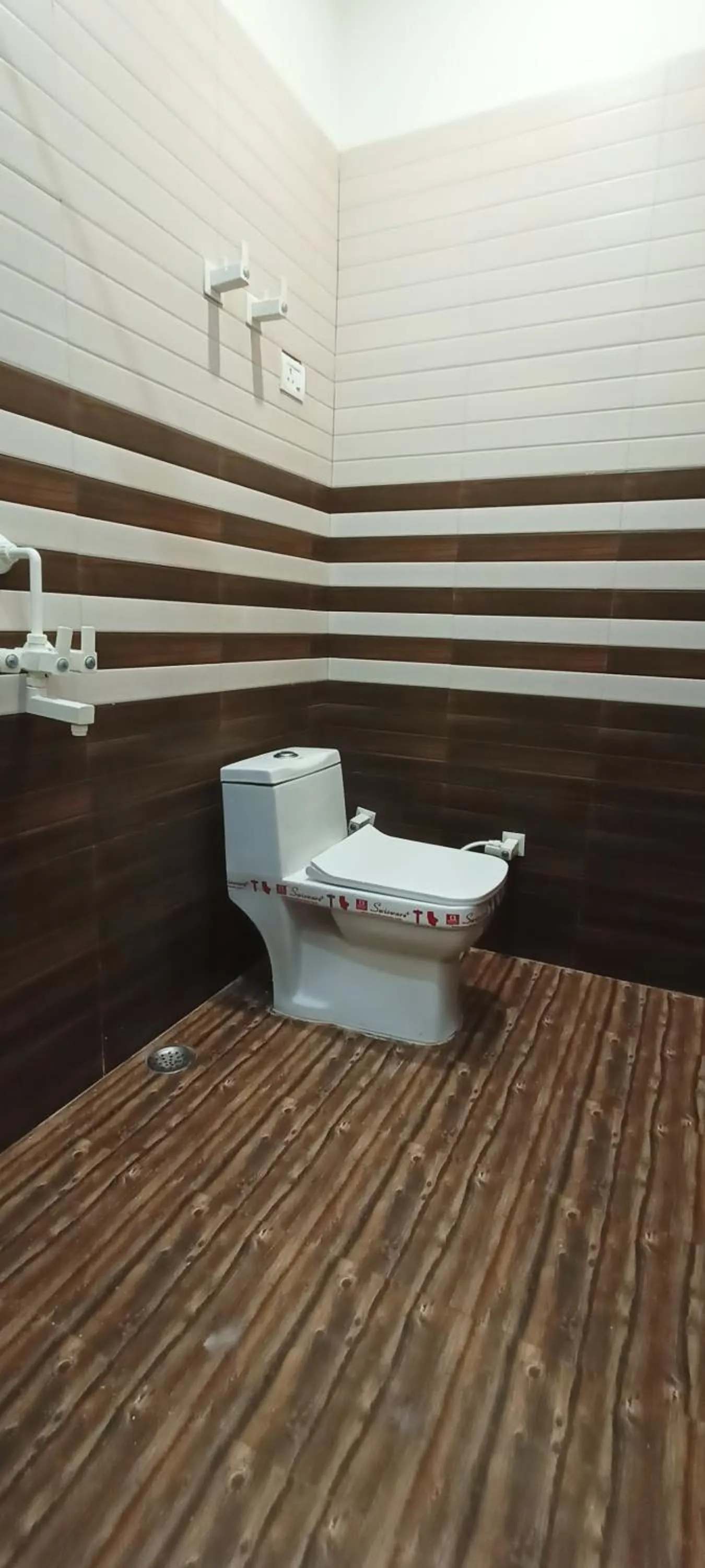 Toilet in Hotel Keshavam inn