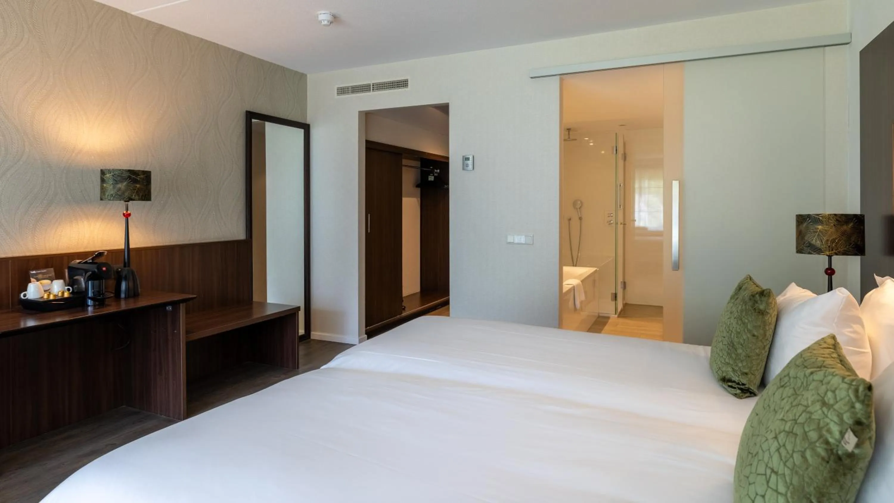 Photo of the whole room, Bed in Van der Valk Hotel Assen