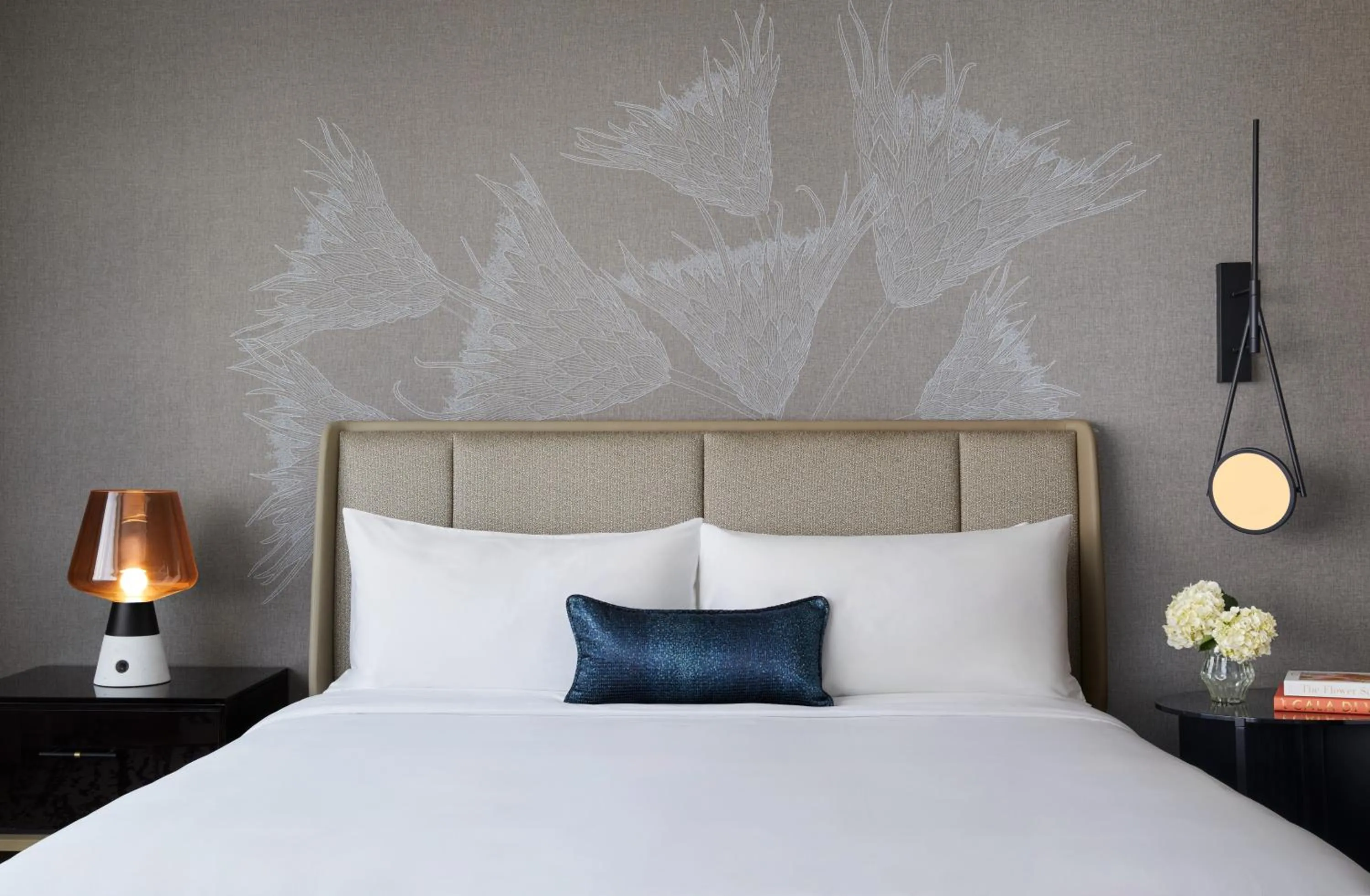 Bed in InterContinental Seattle Bellevue, by IHG