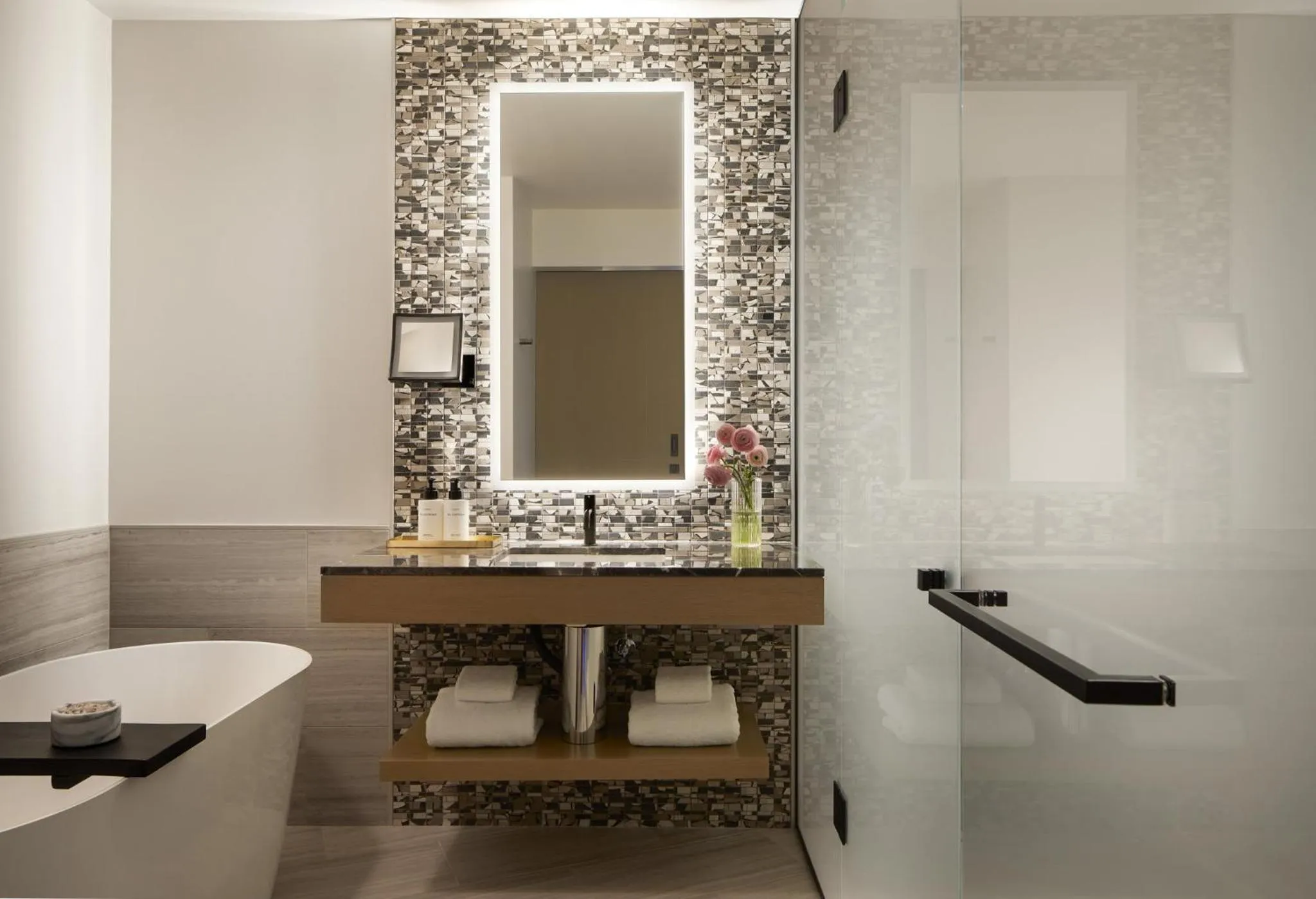 Bathroom in InterContinental Seattle Bellevue, by IHG