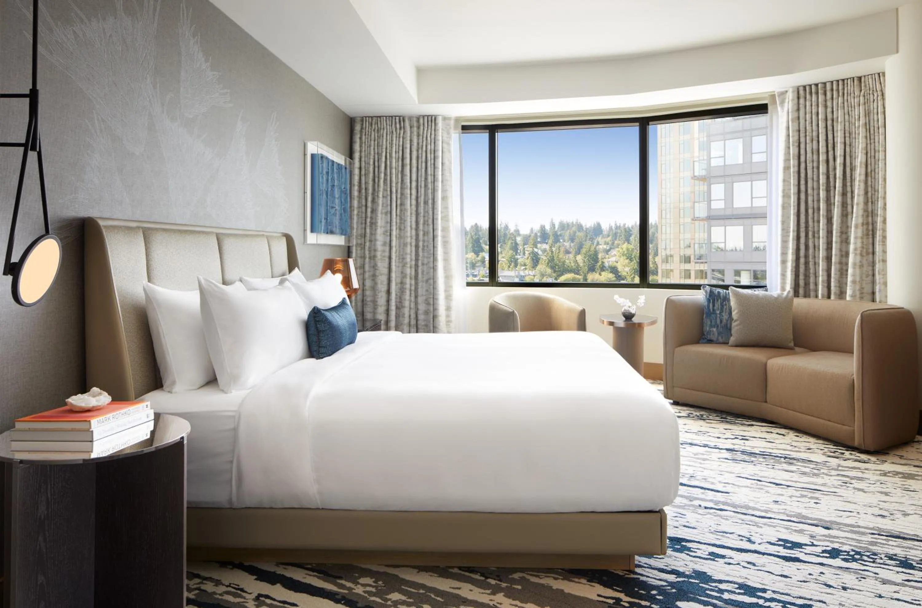 Bed in InterContinental Seattle Bellevue, by IHG