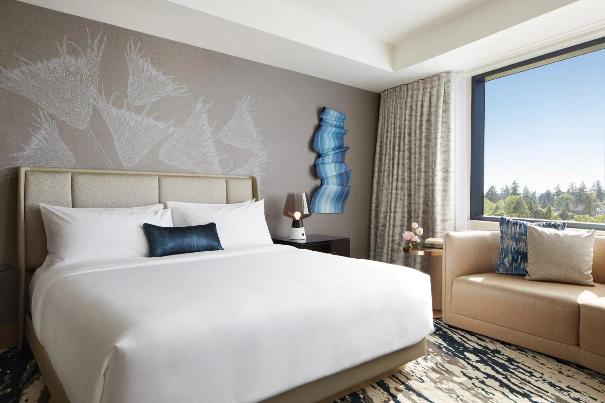 Photo of the whole room, Bed in InterContinental Seattle Bellevue, by IHG