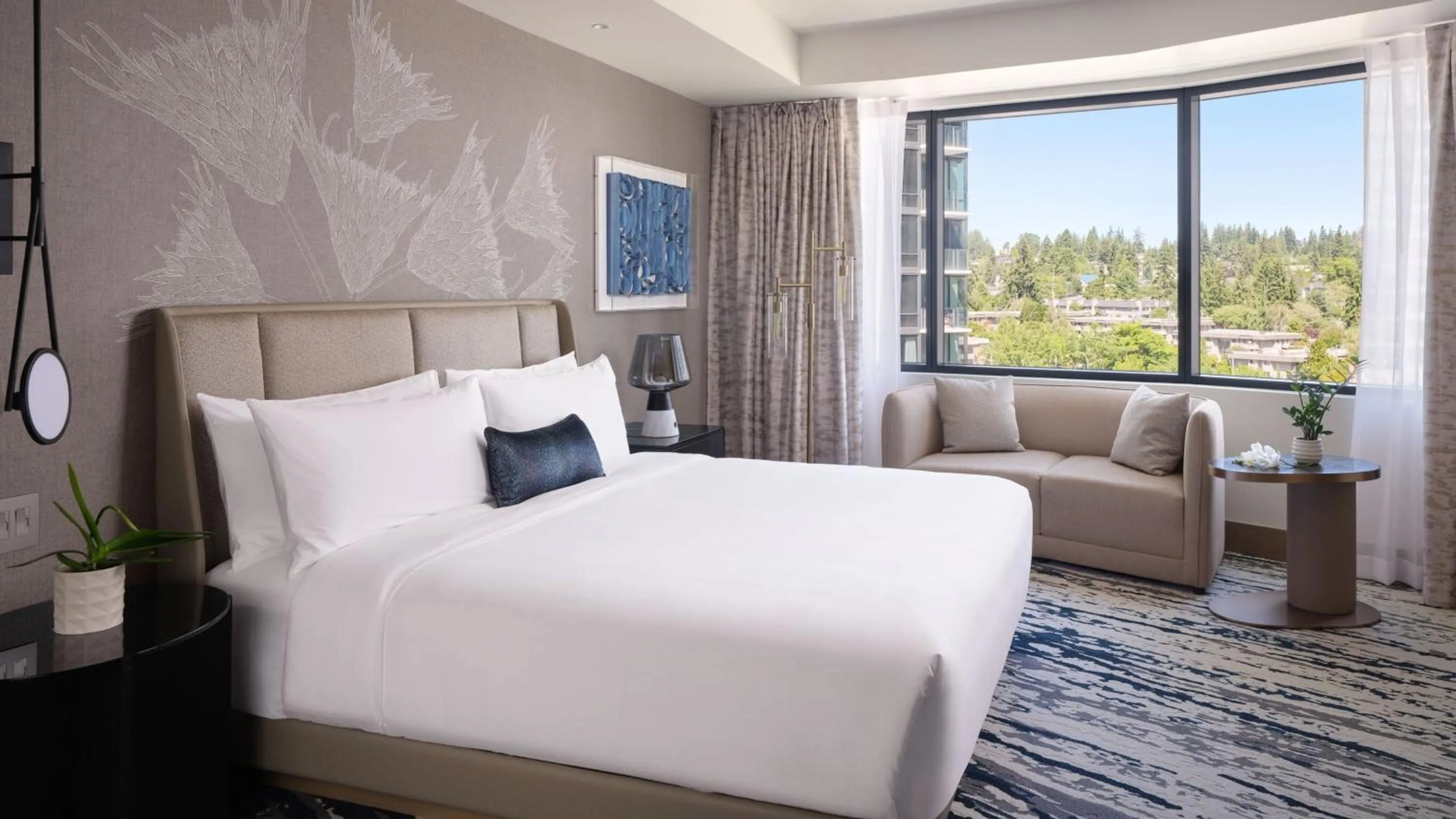 Photo of the whole room, Bed in InterContinental Seattle Bellevue, by IHG