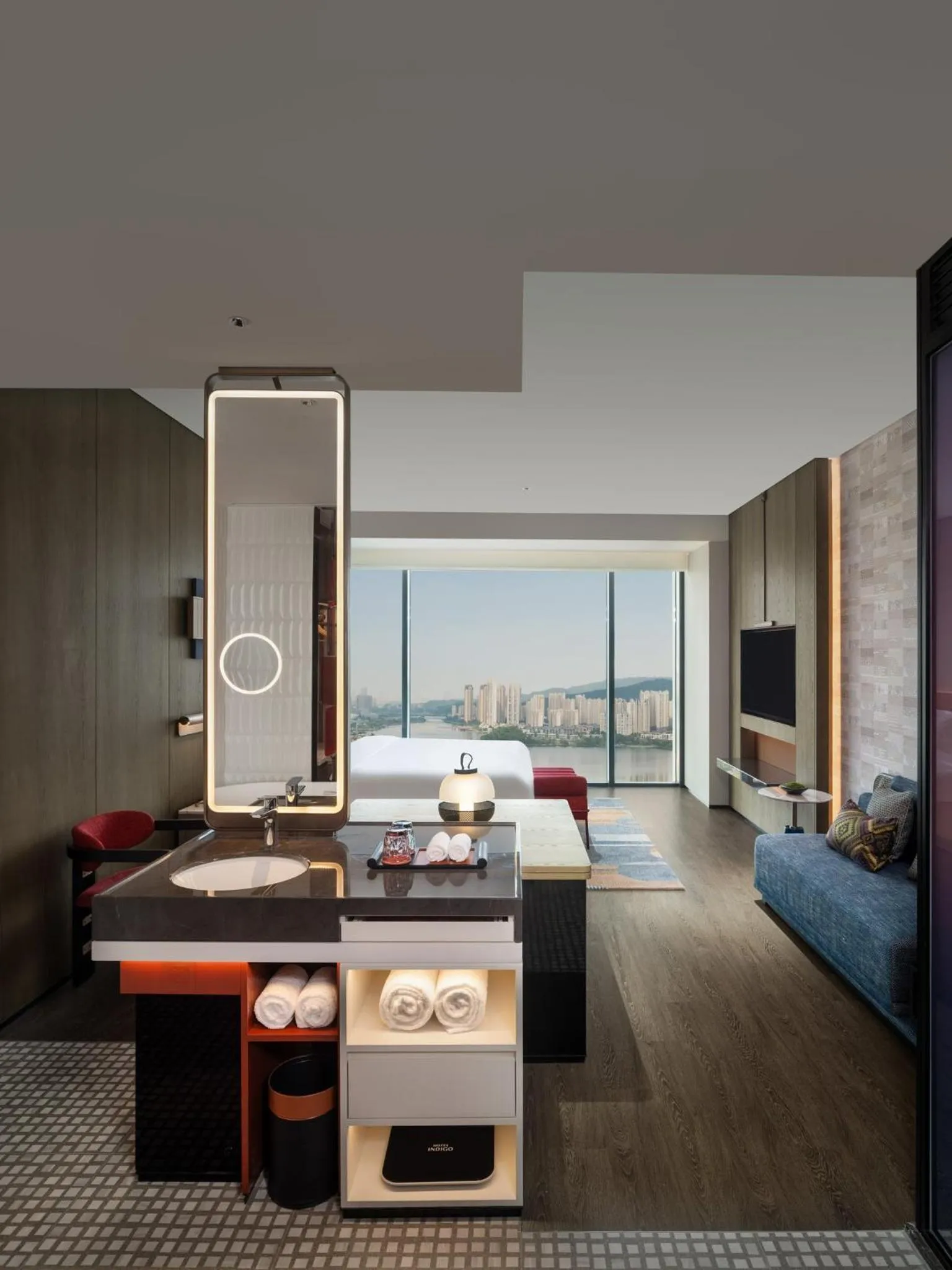 Photo of the whole room, Bed in Hotel Indigo Changsha Meixi Lake