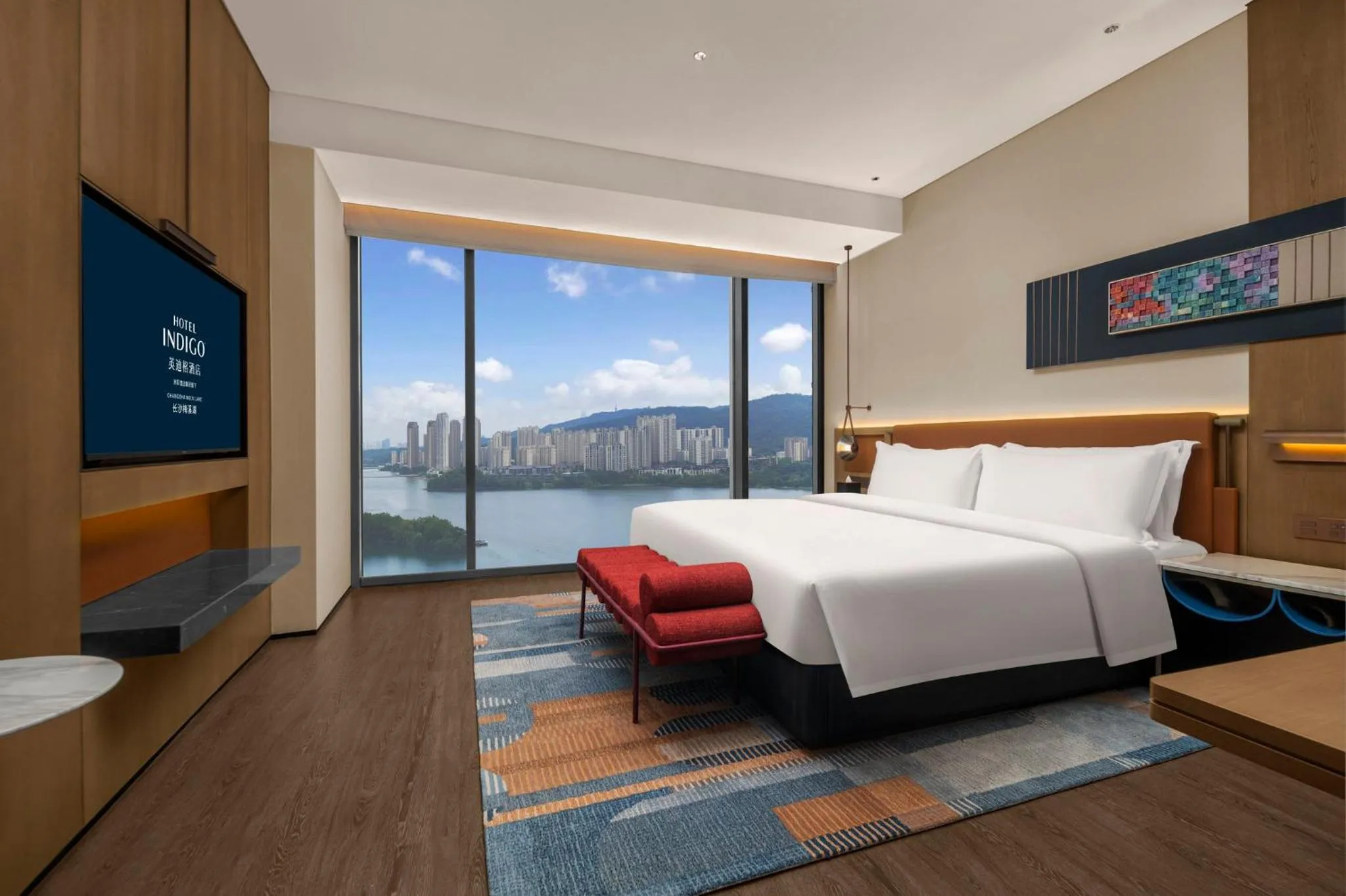 Photo of the whole room, Bed in Hotel Indigo Changsha Meixi Lake