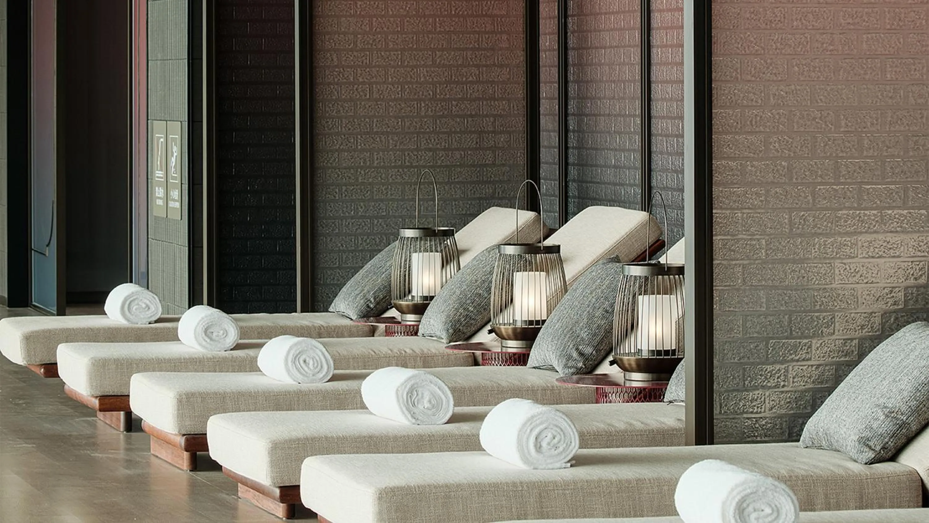 Swimming pool in Hotel Indigo Changsha Meixi Lake