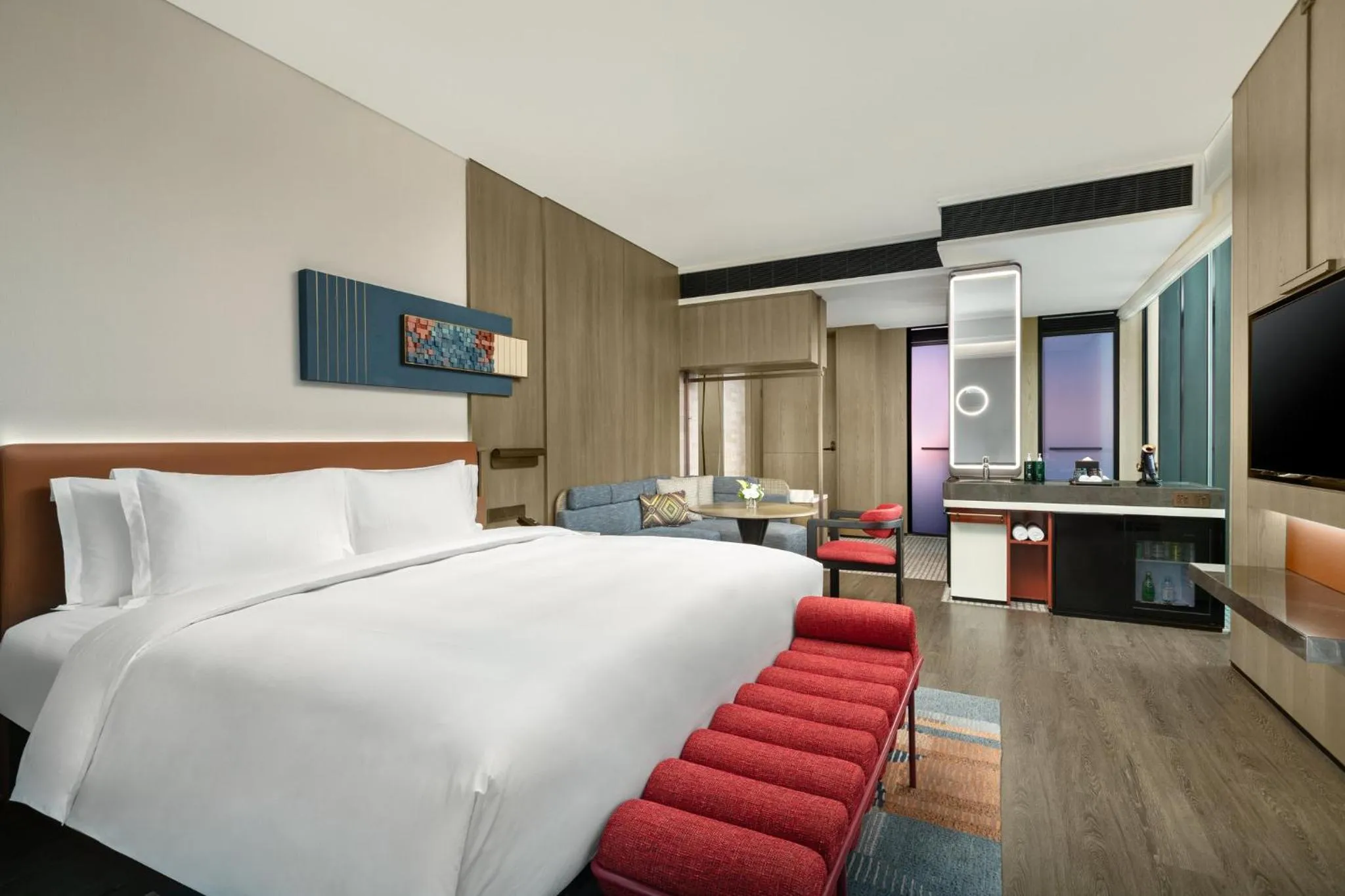 Photo of the whole room, Bed in Hotel Indigo Changsha Meixi Lake