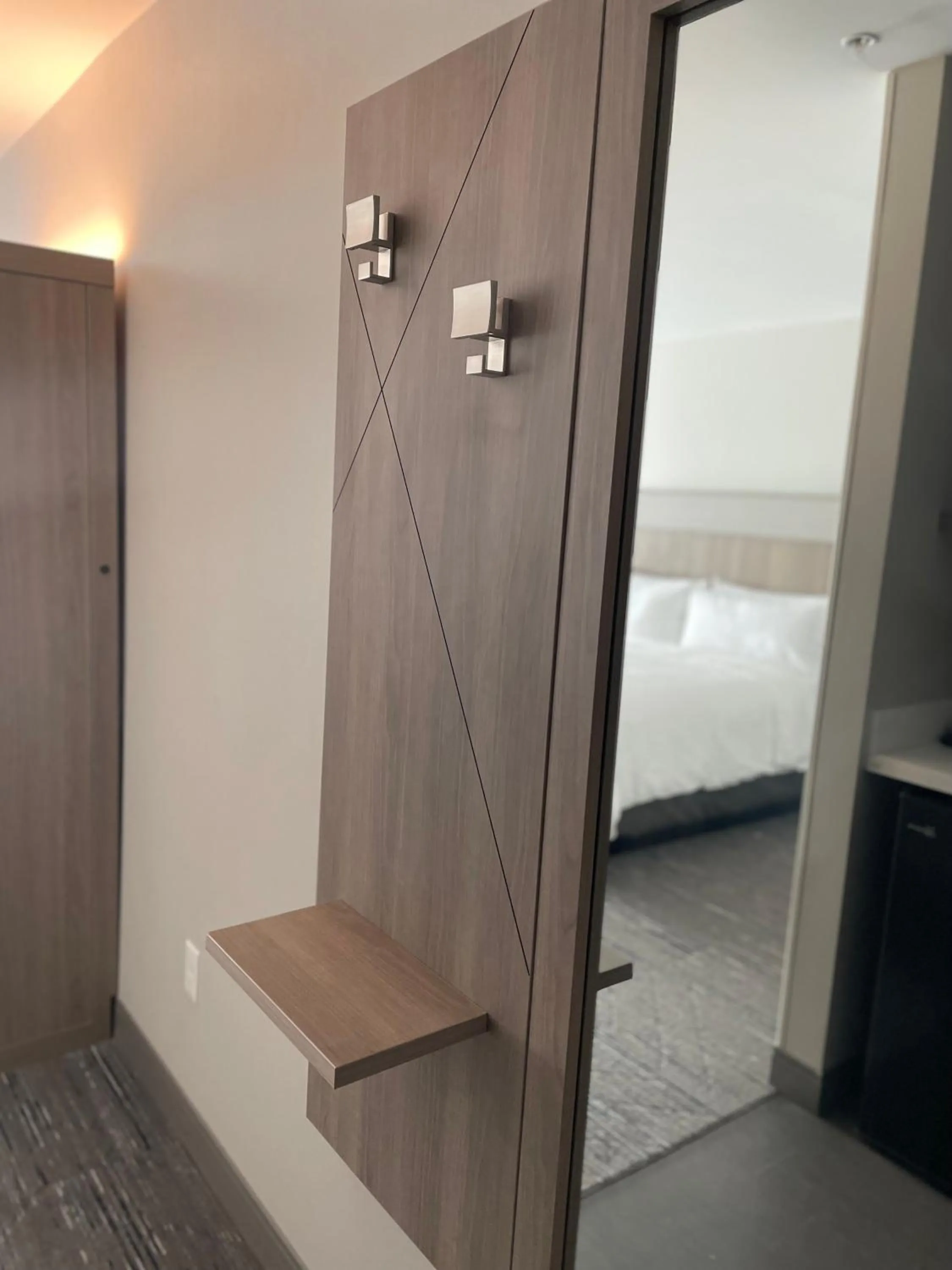 storage, Bed in Holiday Inn Express & Suites Muskegon - Grand Haven by IHG