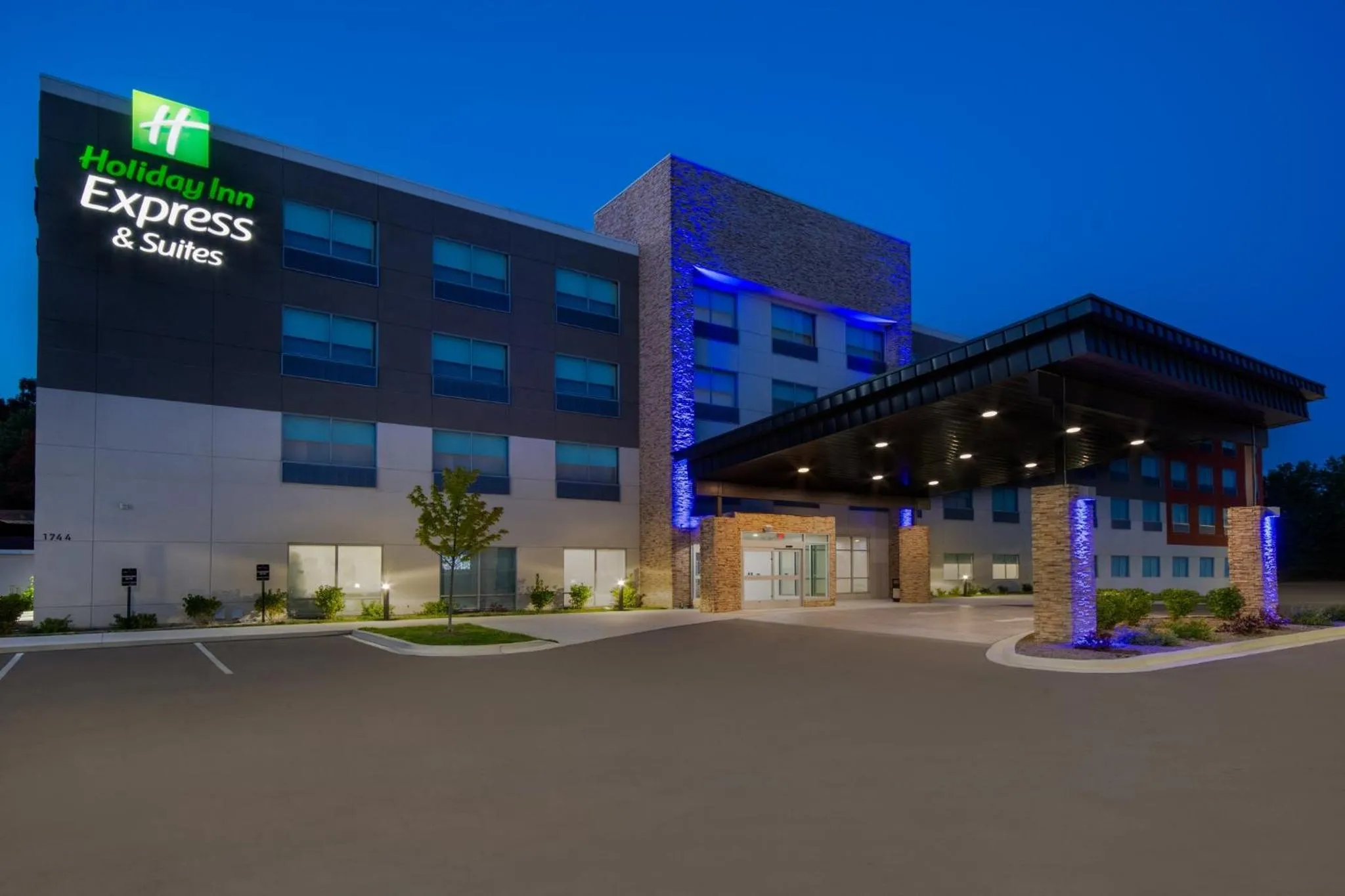 Property building in Holiday Inn Express & Suites Muskegon - Grand Haven by IHG
