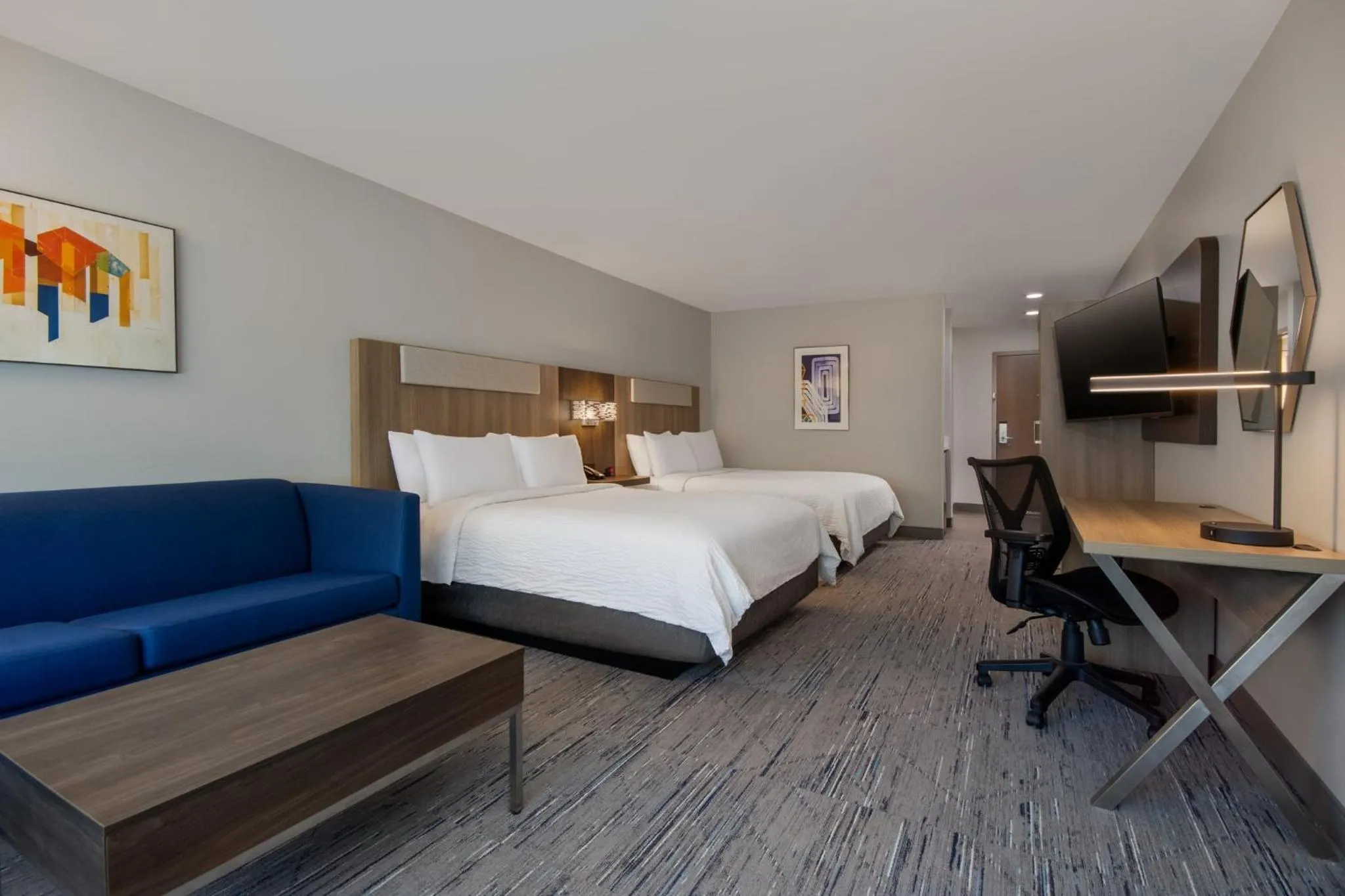 Photo of the whole room, Bed in Holiday Inn Express & Suites Muskegon - Grand Haven by IHG