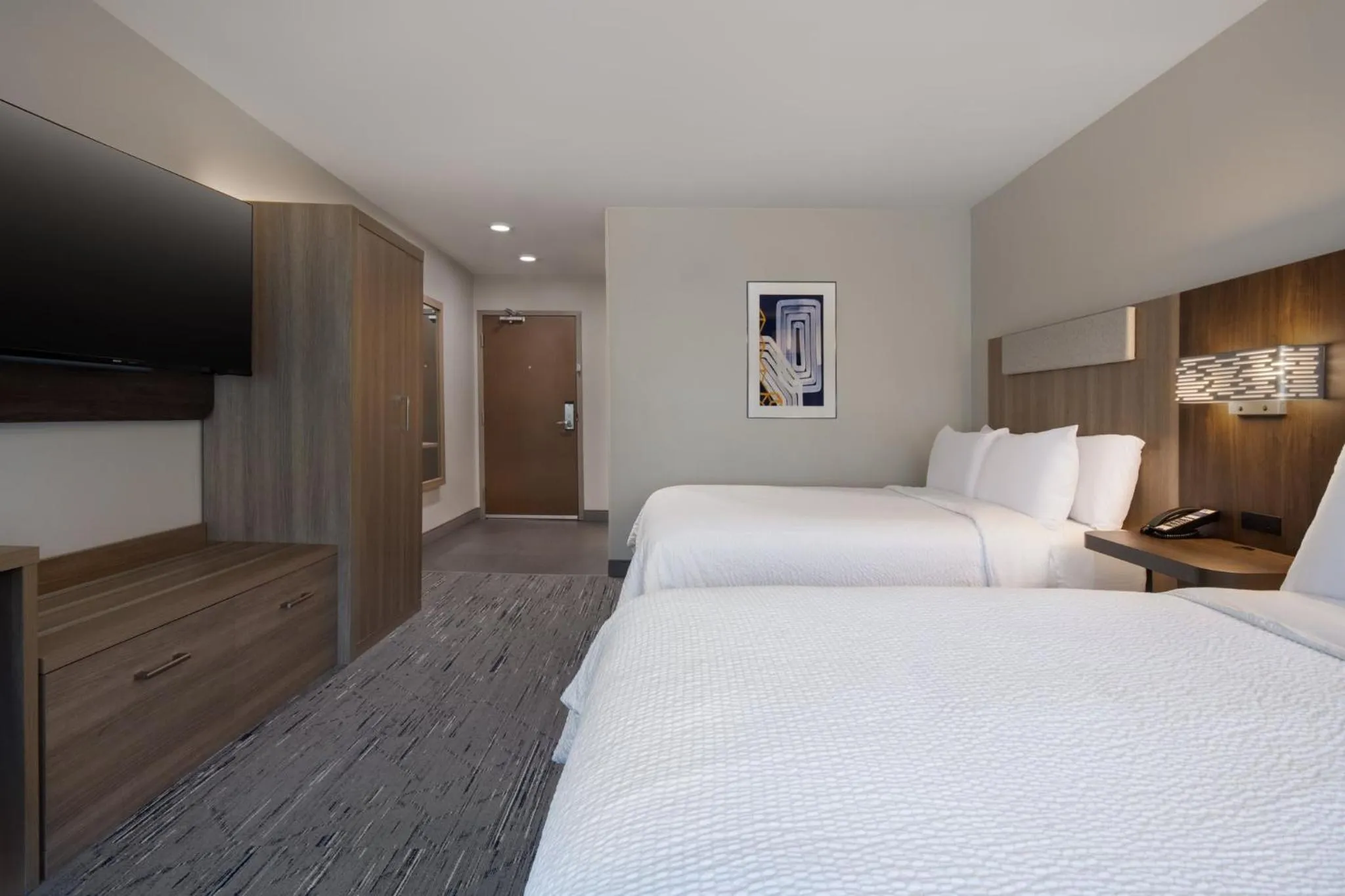 Photo of the whole room, Bed in Holiday Inn Express & Suites Muskegon - Grand Haven by IHG