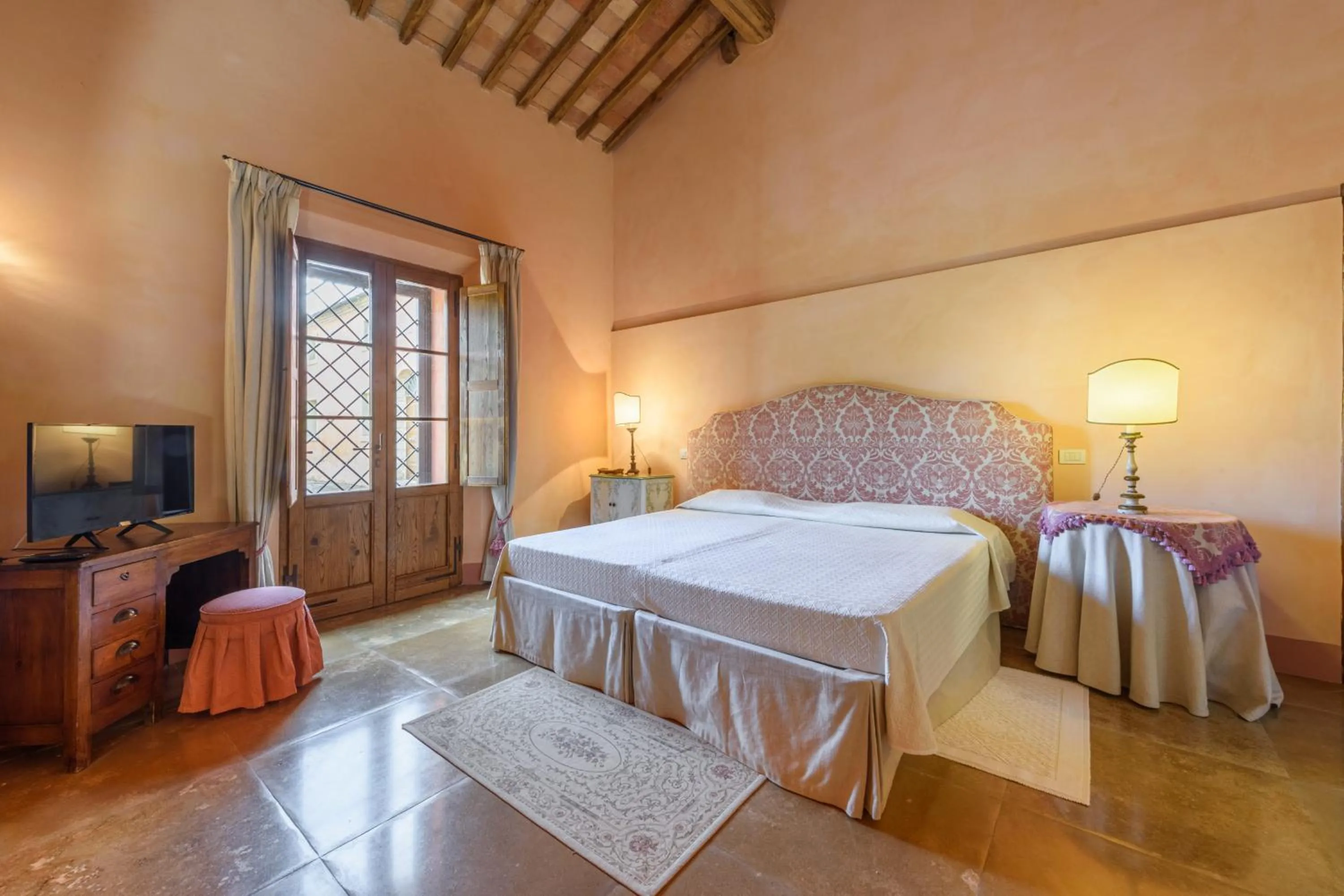 Bedroom, Bed in Villa Boschetto by Mmega