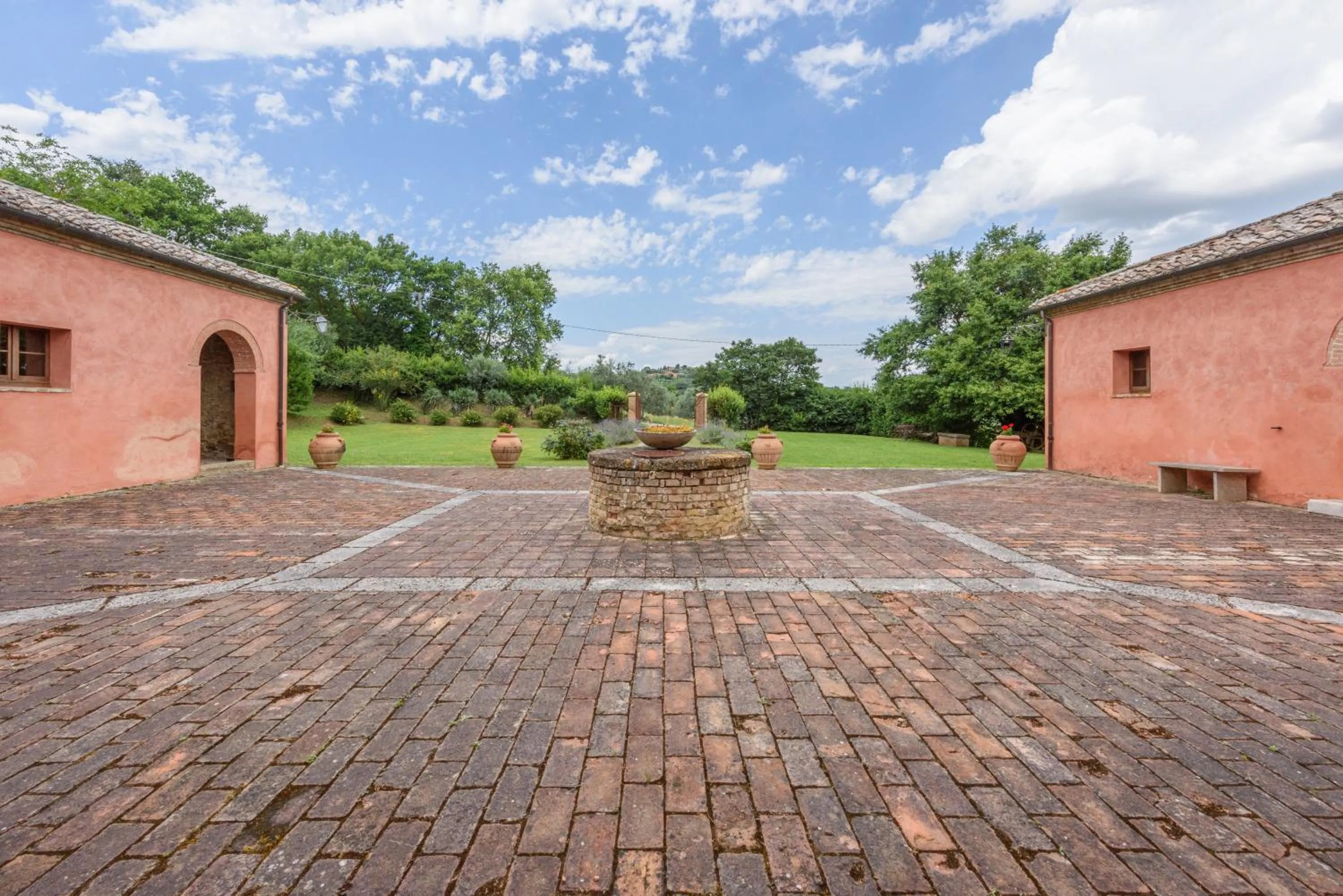 Garden in Villa Boschetto by Mmega