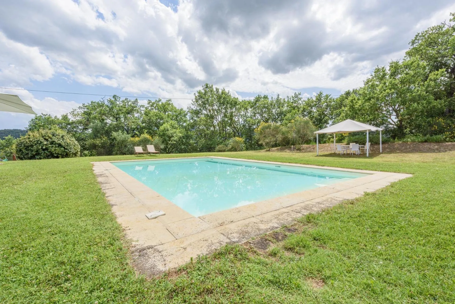 Swimming pool in Villa Boschetto by Mmega