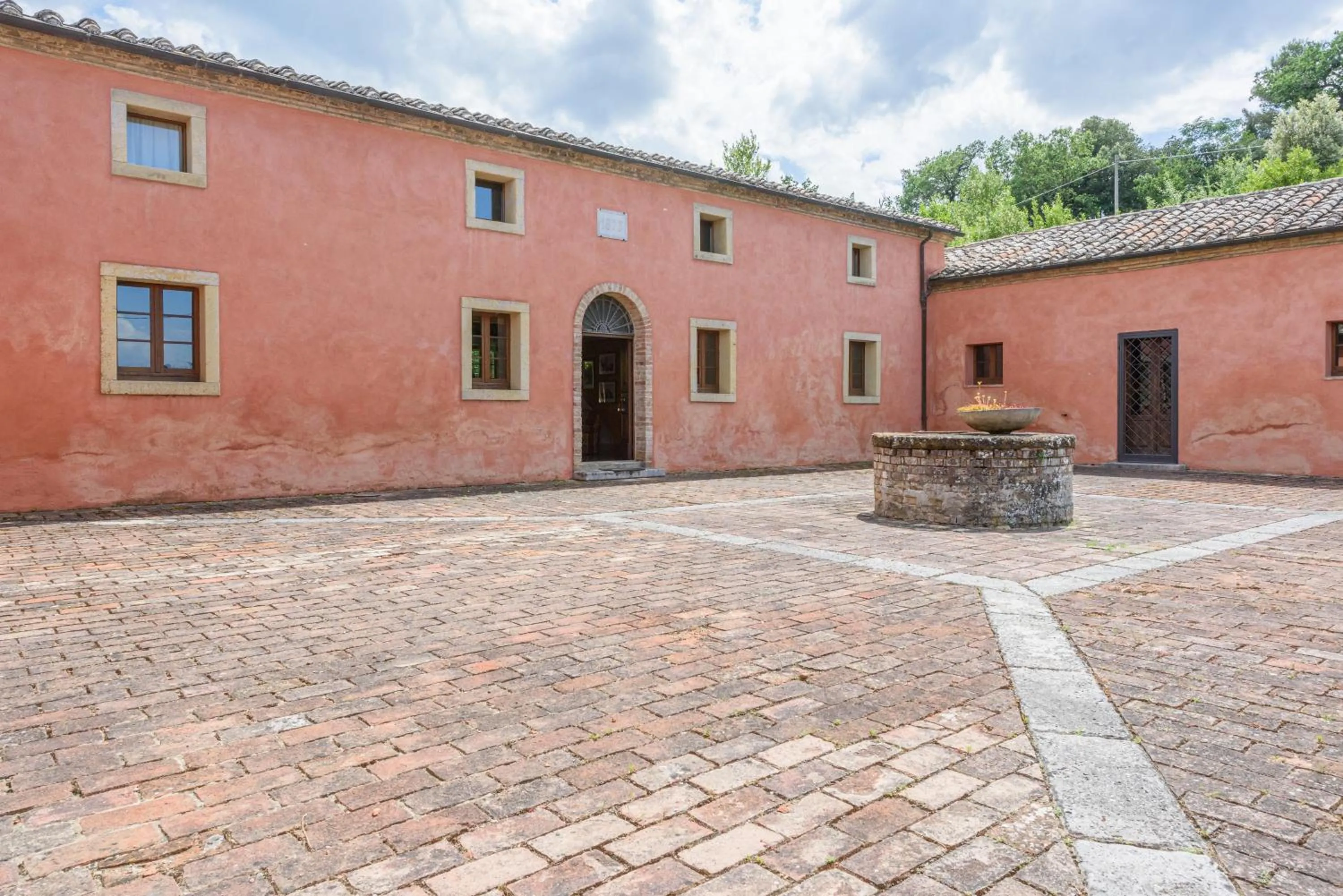 Property building in Villa Boschetto by Mmega