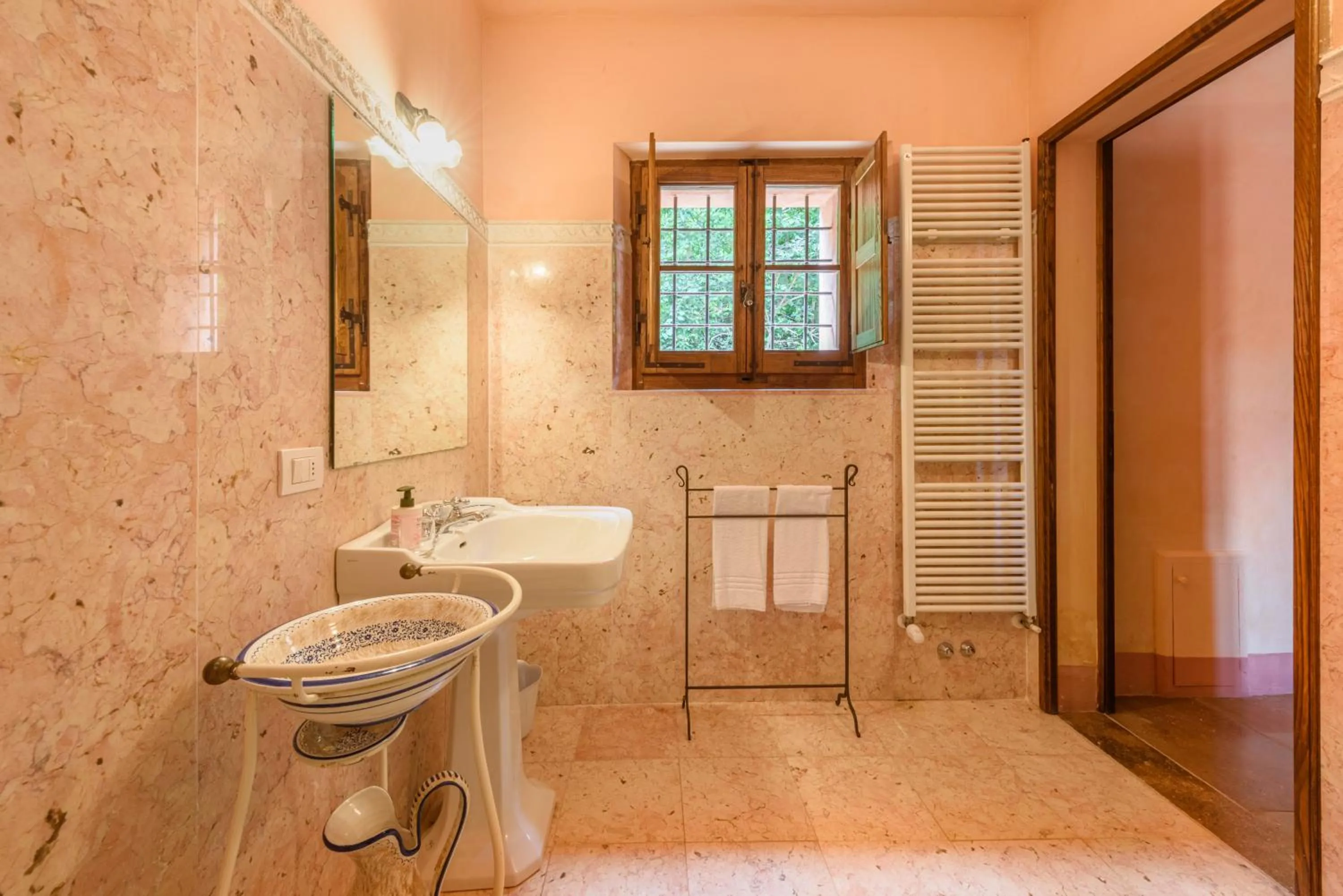 Bathroom in Villa Boschetto by Mmega