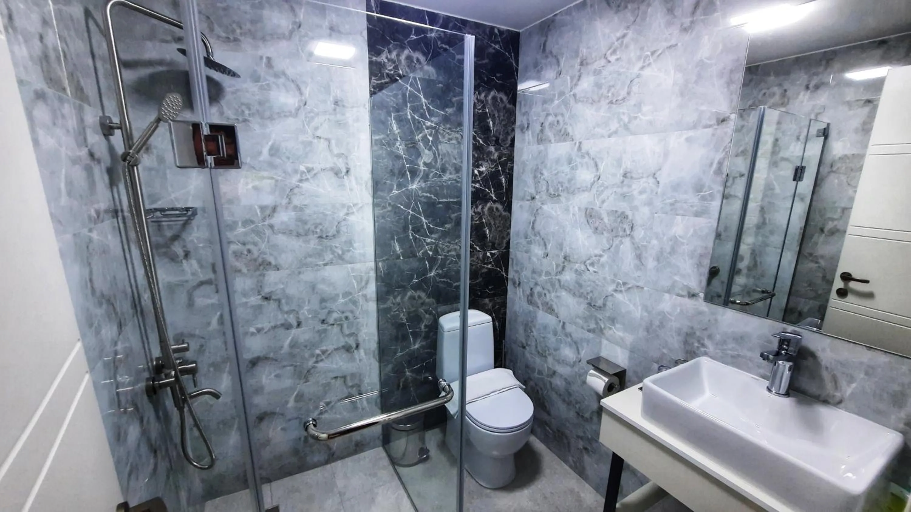 Bathroom in Hotel DownTown Avlabari