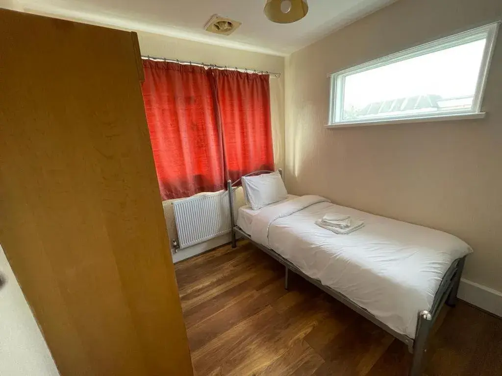 Standard Single Room with Shared Bathroom in ST NICHOLAS HOTEL Standard Single Room with Shared Bathroom in ST NICHOLAS HOTEL