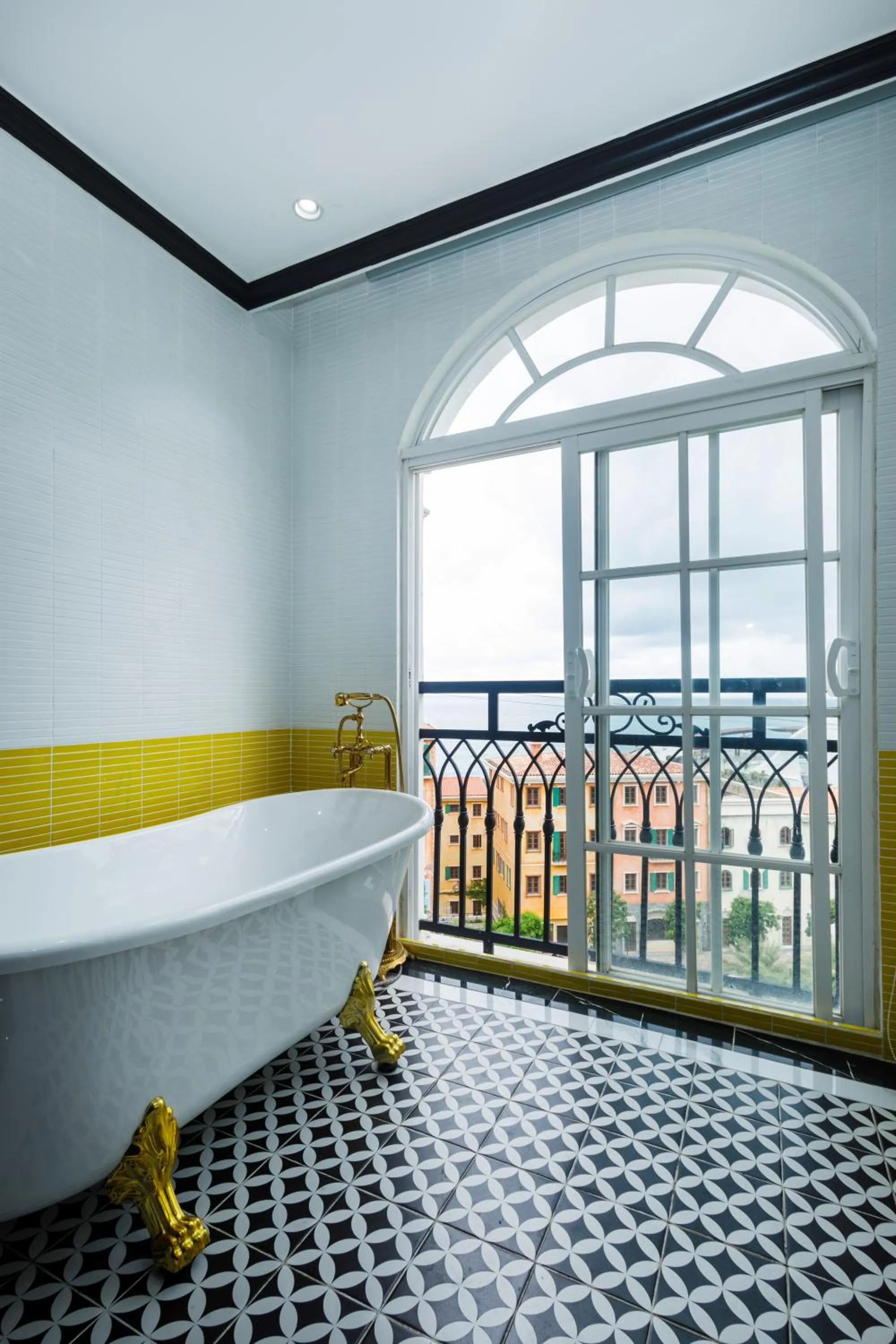 Bathroom in De Stefano Coffee and Hotel