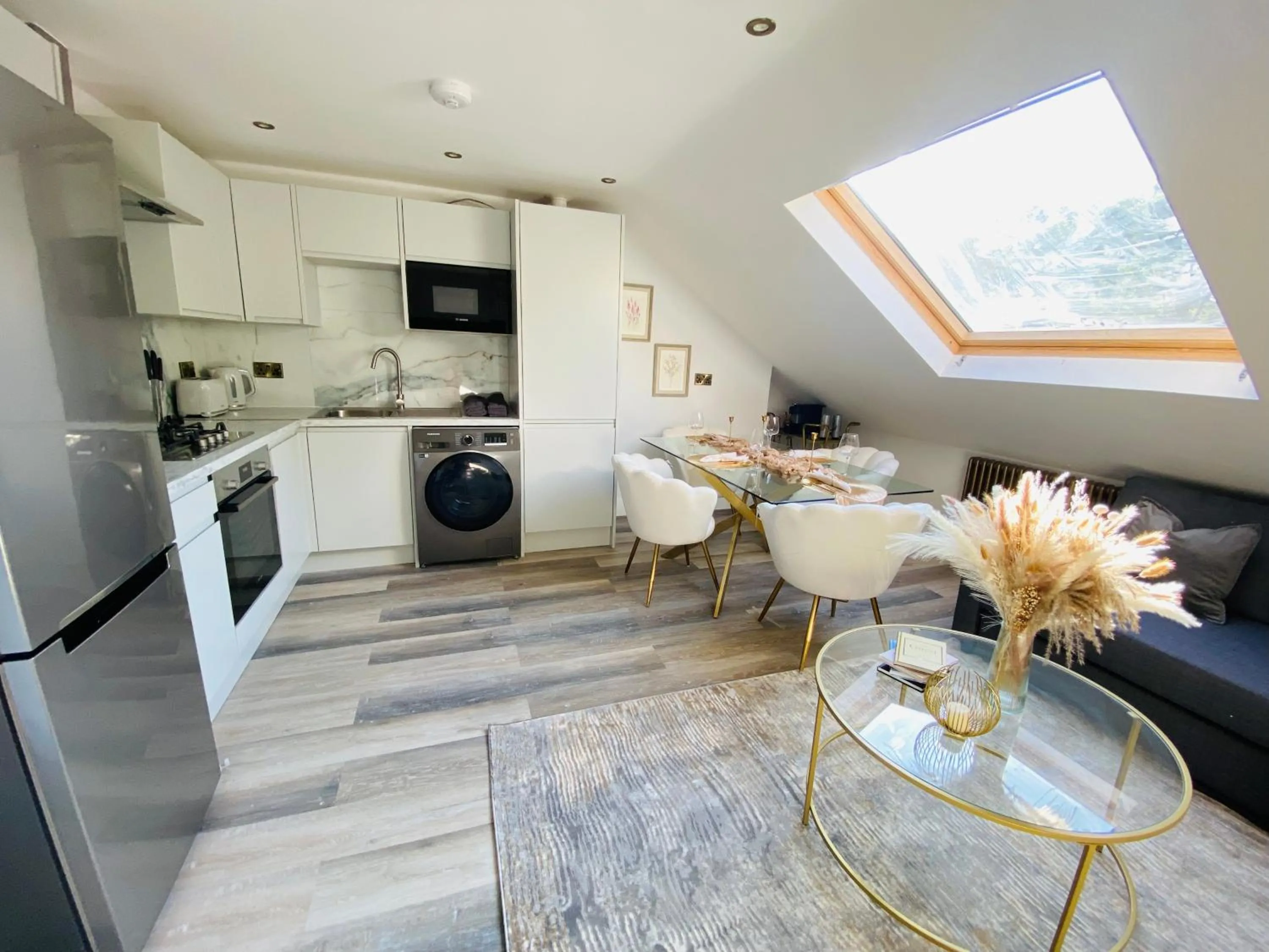 Three-Bedroom Apartment in Apartment in Stepney Green