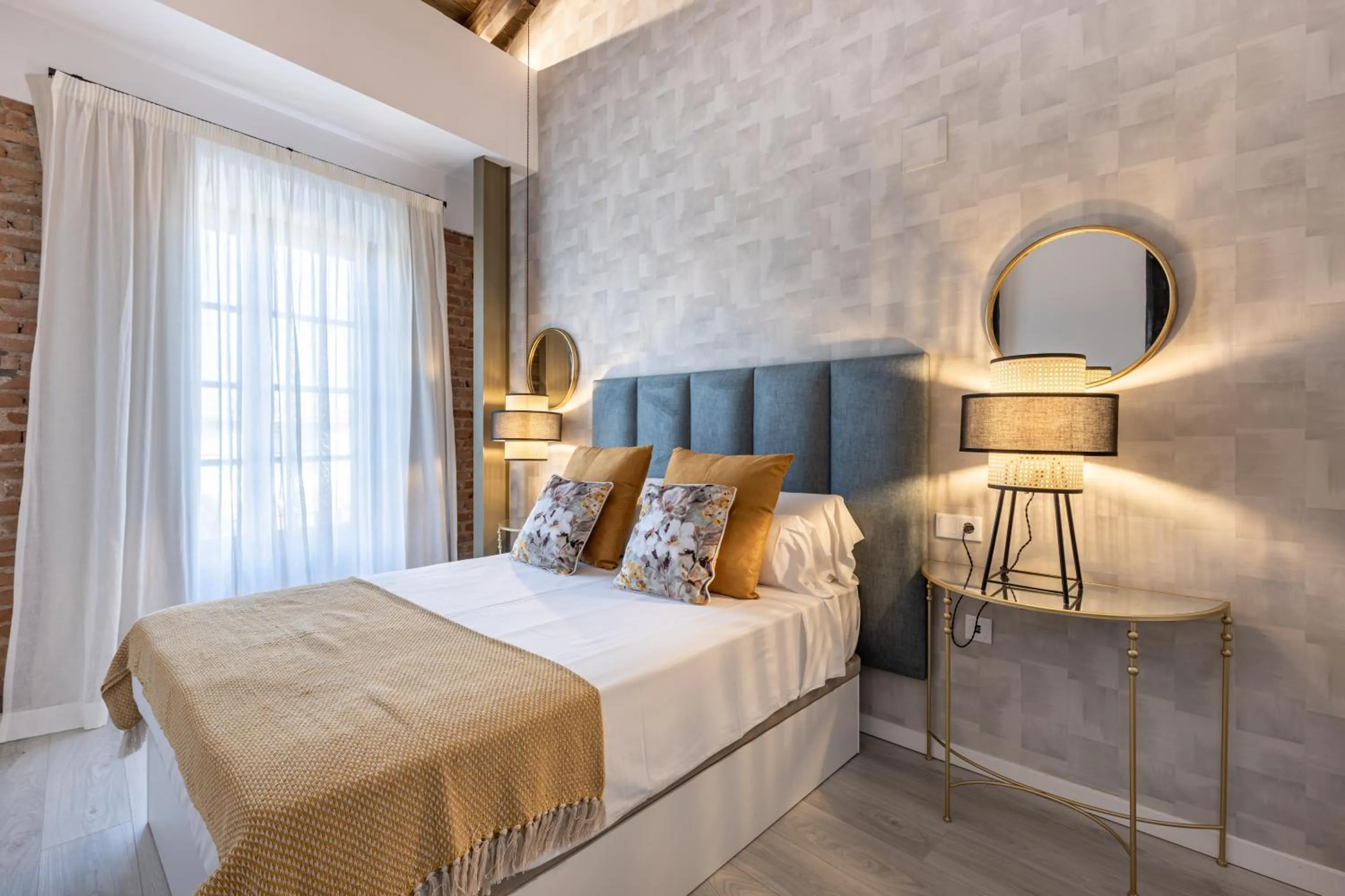 Photo of the whole room, Bed in Apartamentos Albaicín Centro Suites 3000