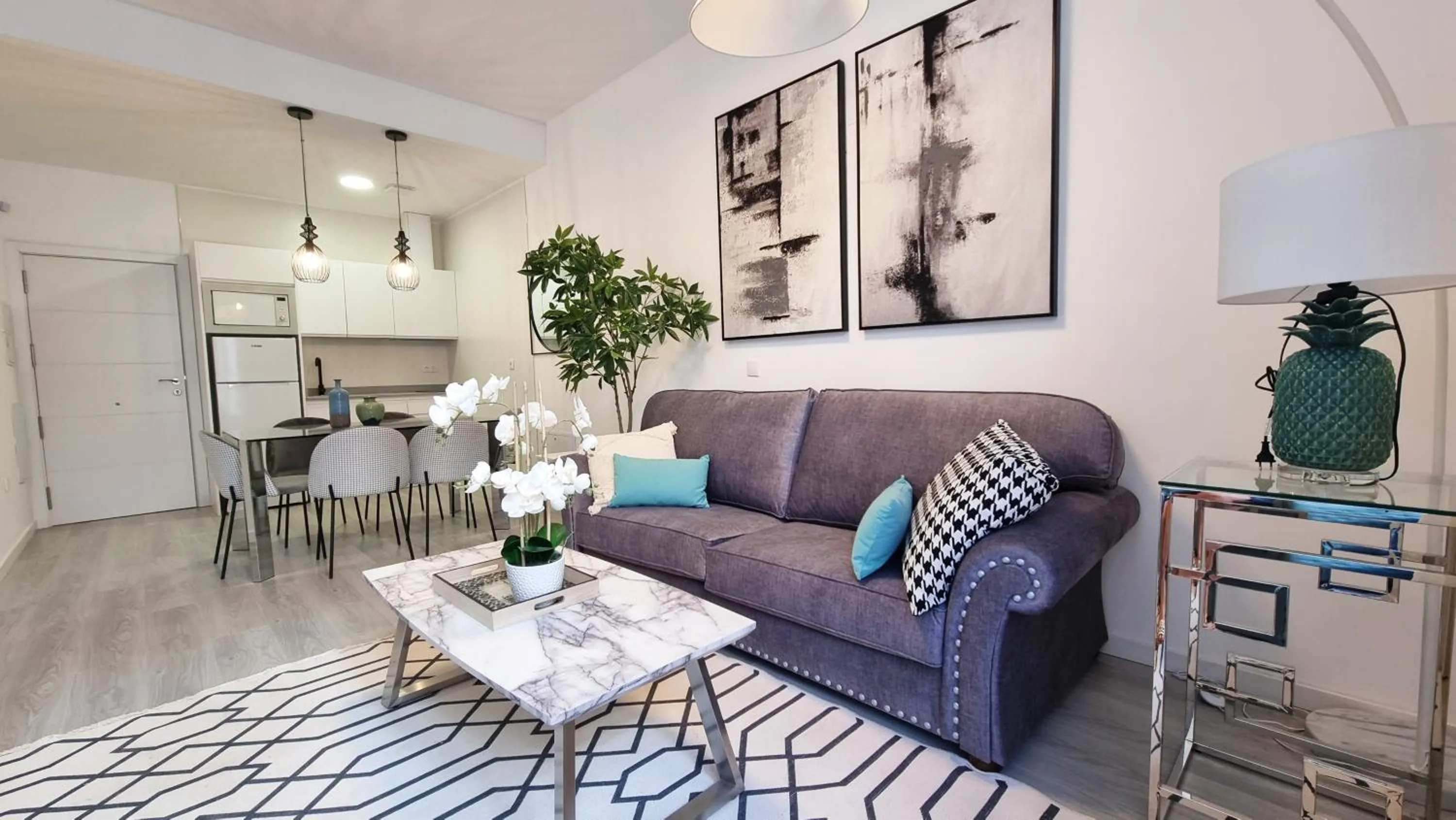 Kitchen or kitchenette in Apartamentos Albaicín Centro Suites 3000