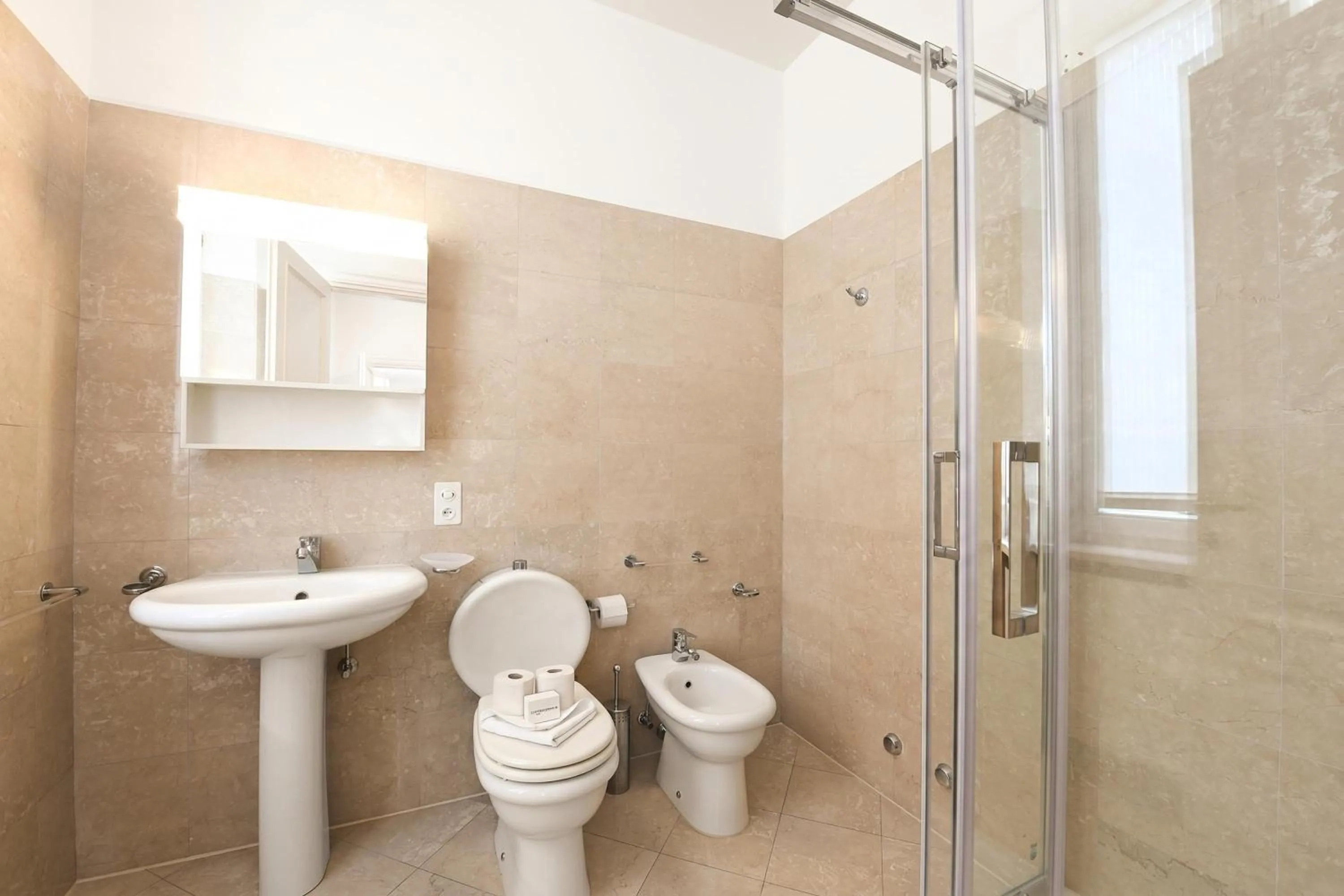 Bathroom in Amazing Lugano - Happy Rentals