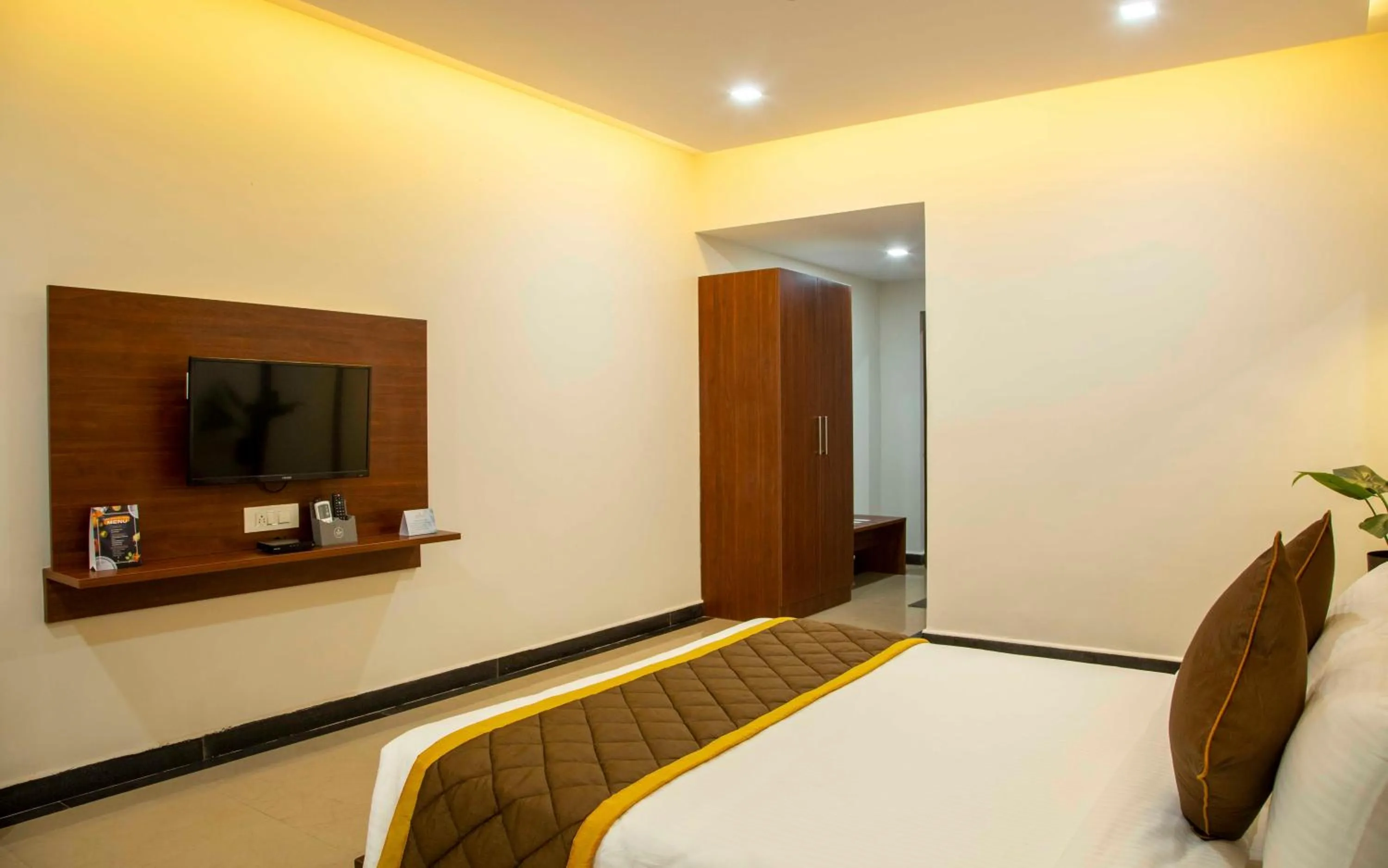 Communal lounge/ TV room, Bed in The Fortune Hotel By Swathi Group