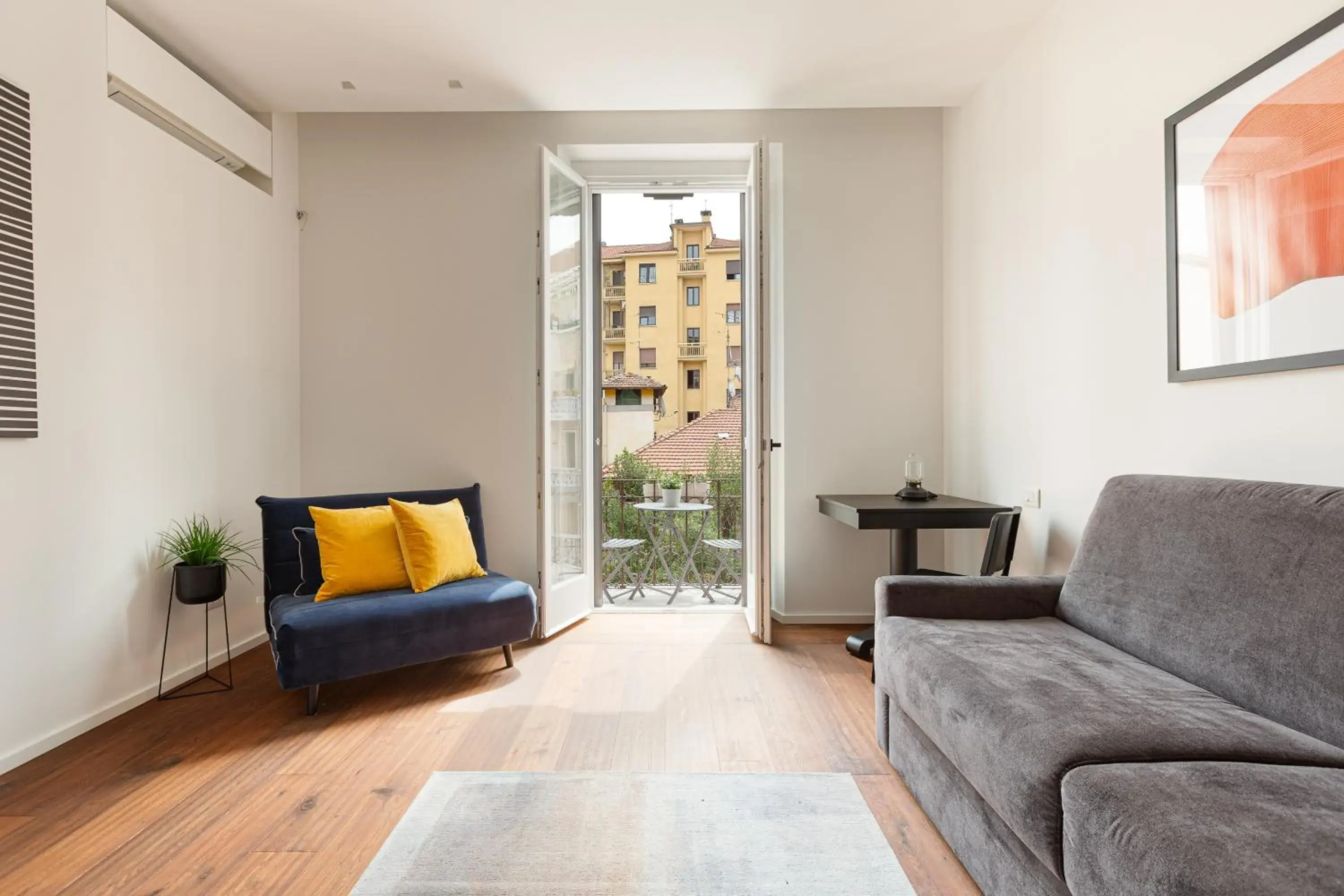GuestHost - Modern & Comfortable flat - near Central Station GuestHost - Modern & Comfortable flat - near Central Station