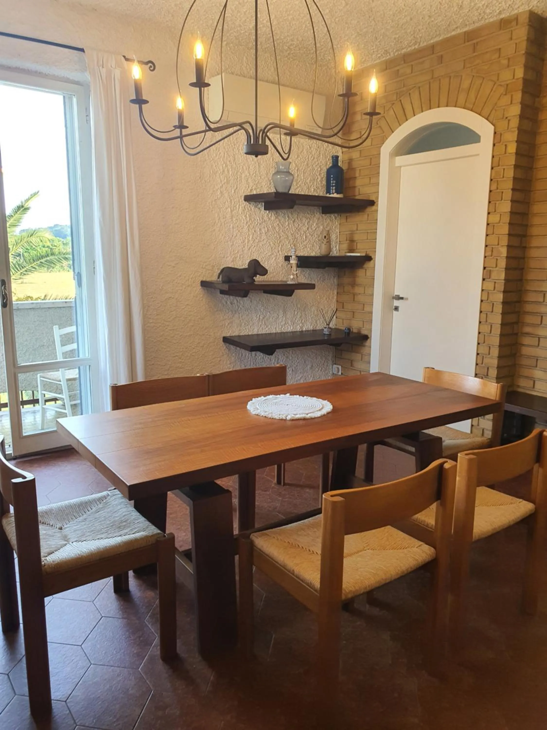 Dining Area in NEL BLU