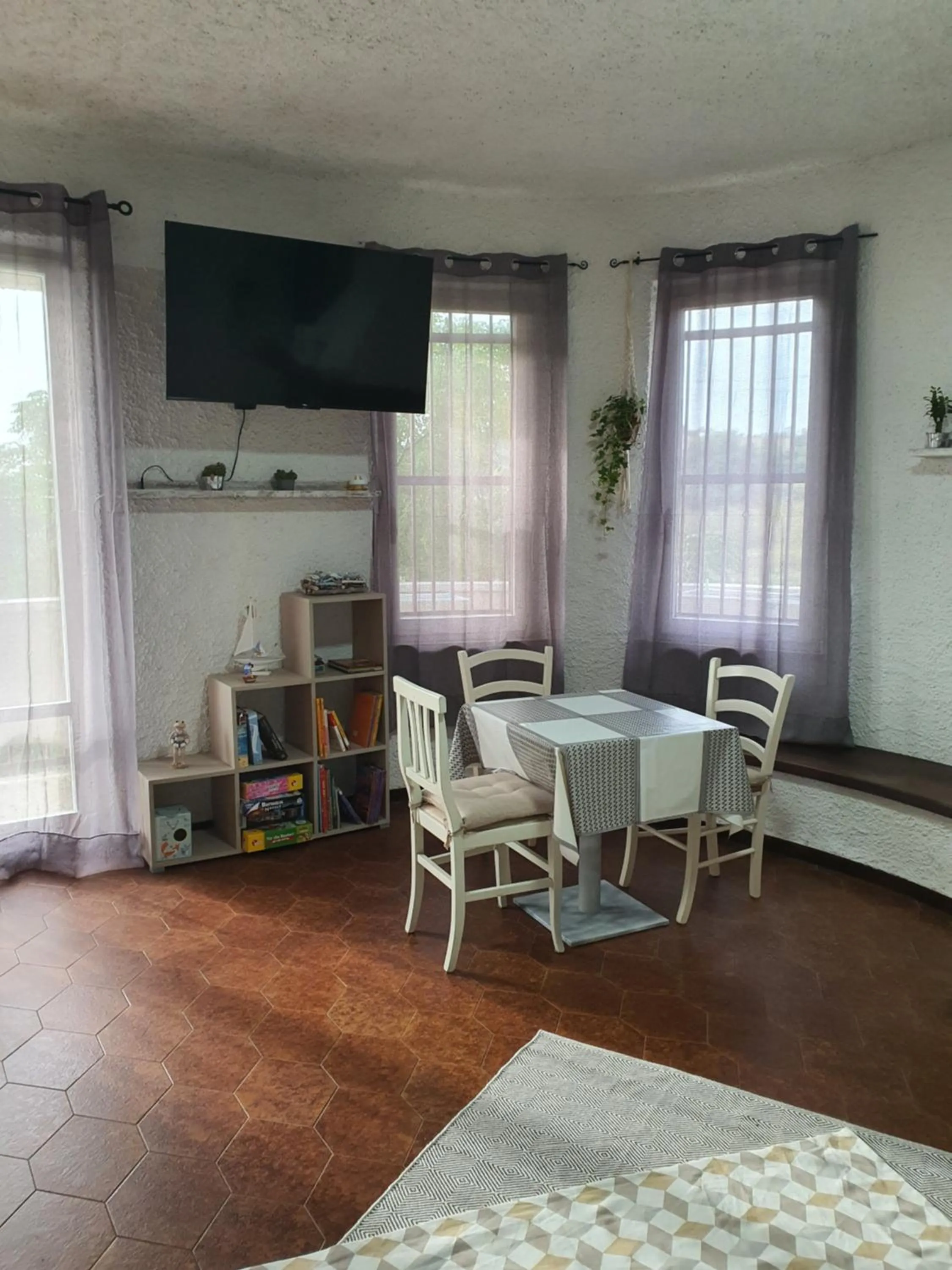 TV/Entertainment Center in NEL BLU