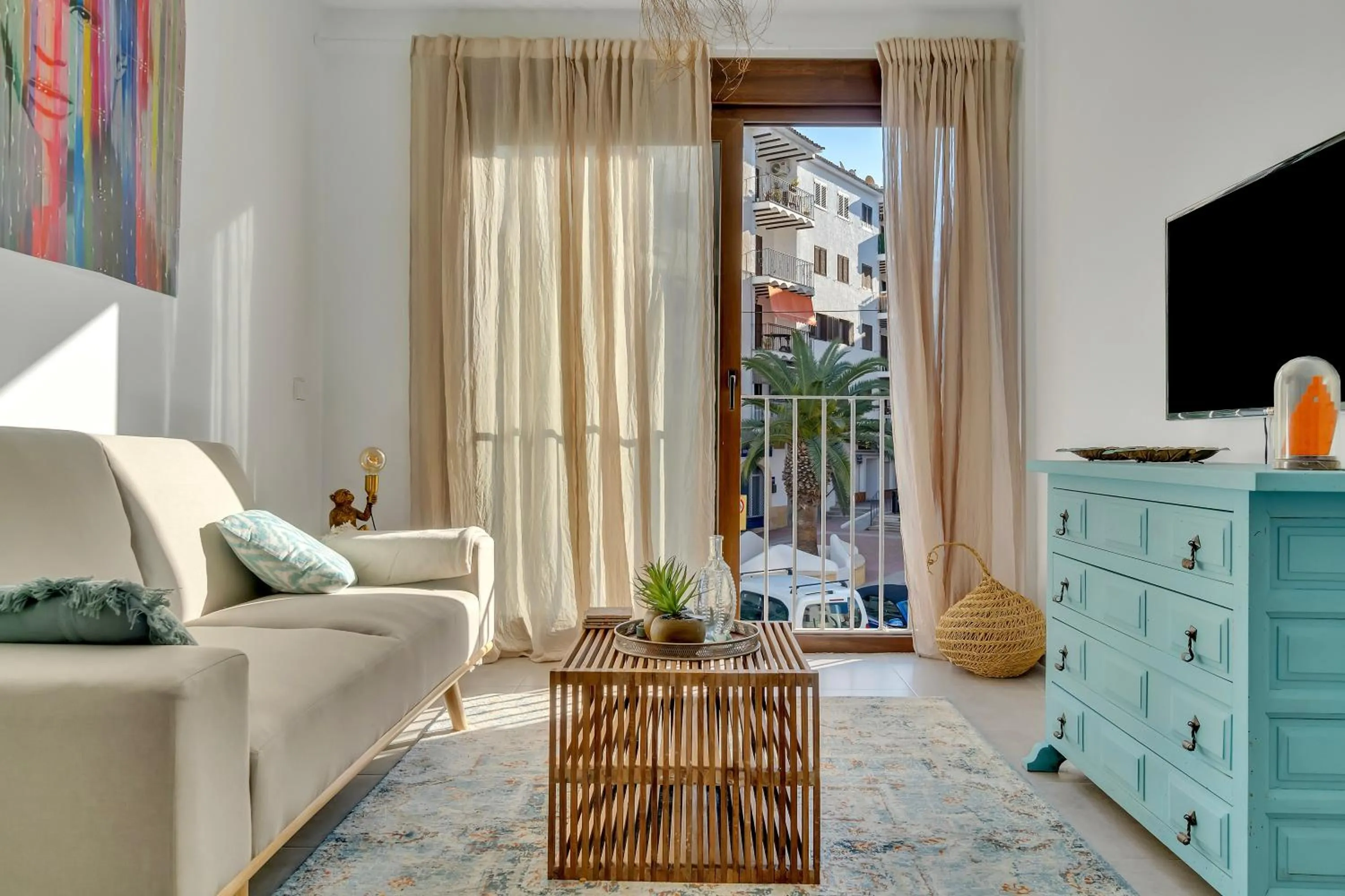 Communal lounge/ TV room in Las Olas del Mare, 200 meters from the beach