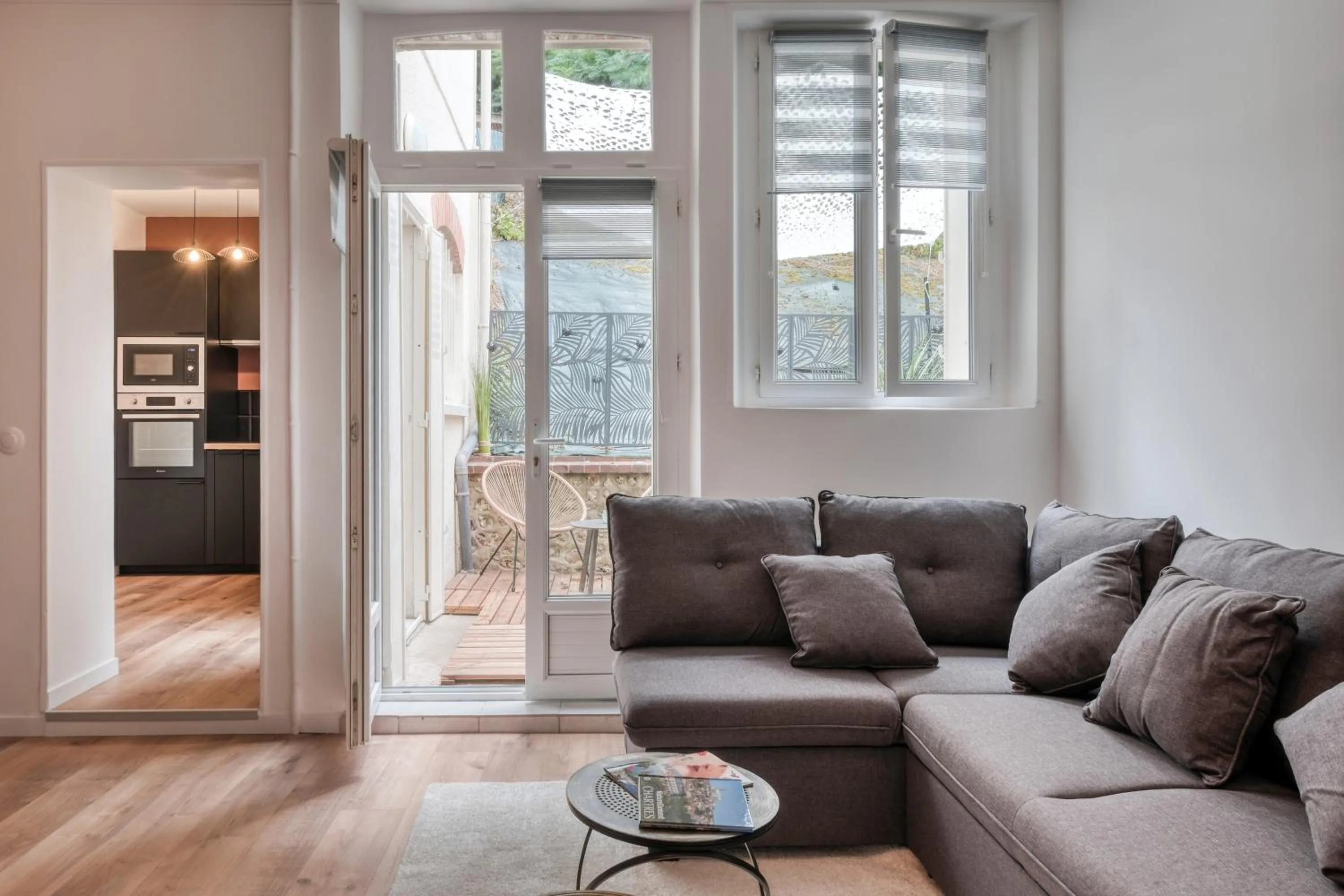 View (from property/room) in Superbe 2 pièces avec Jacuzzi privatif face Gare Proche Cathédrale