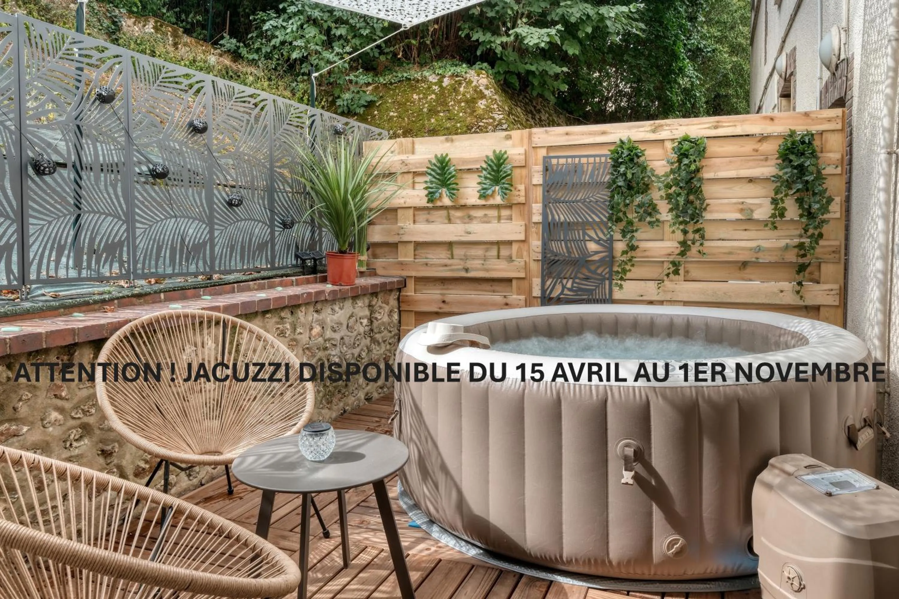 Patio in Superbe 2 pièces avec Jacuzzi privatif face Gare Proche Cathédrale