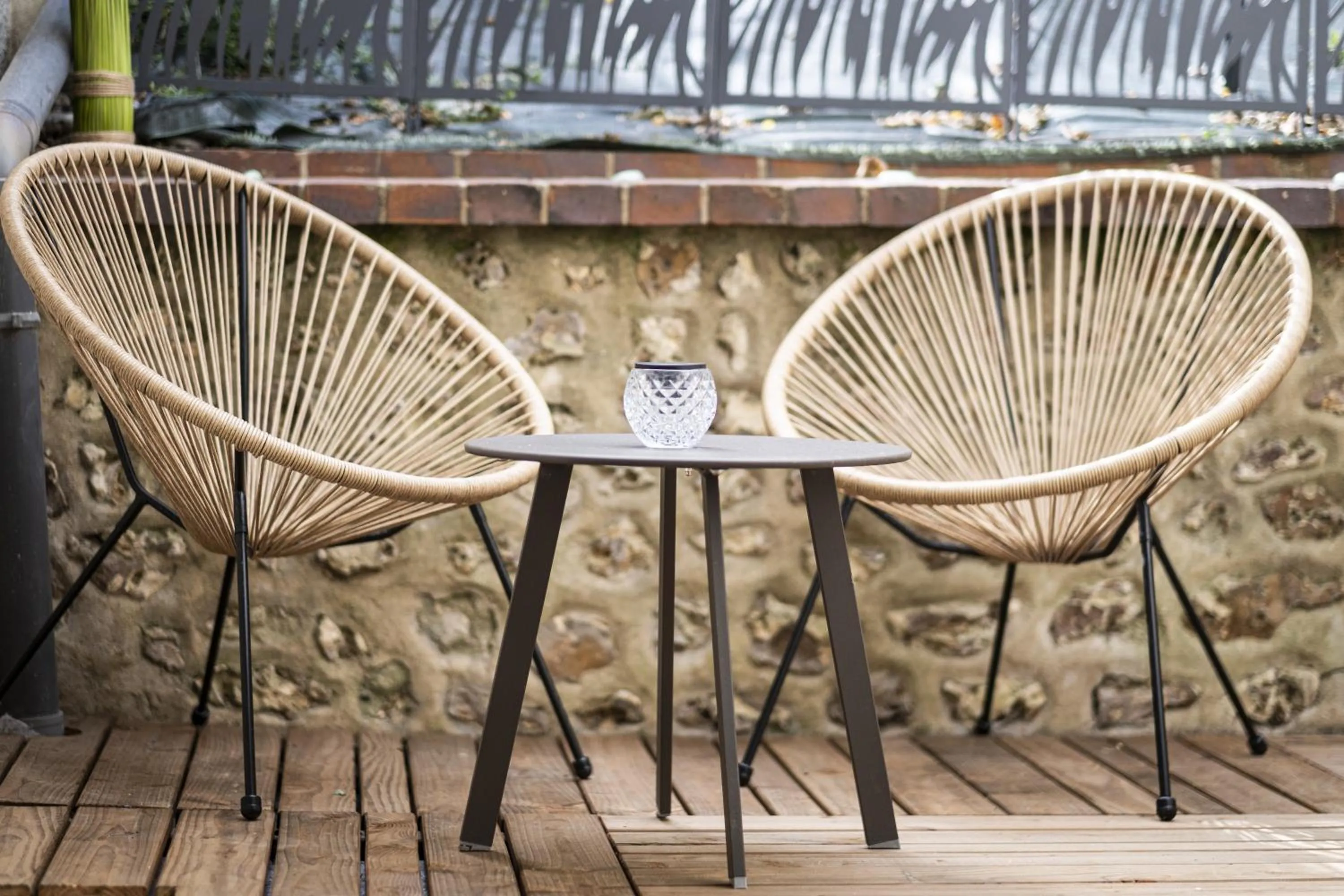 Patio in Superbe 2 pièces avec Jacuzzi privatif face Gare Proche Cathédrale