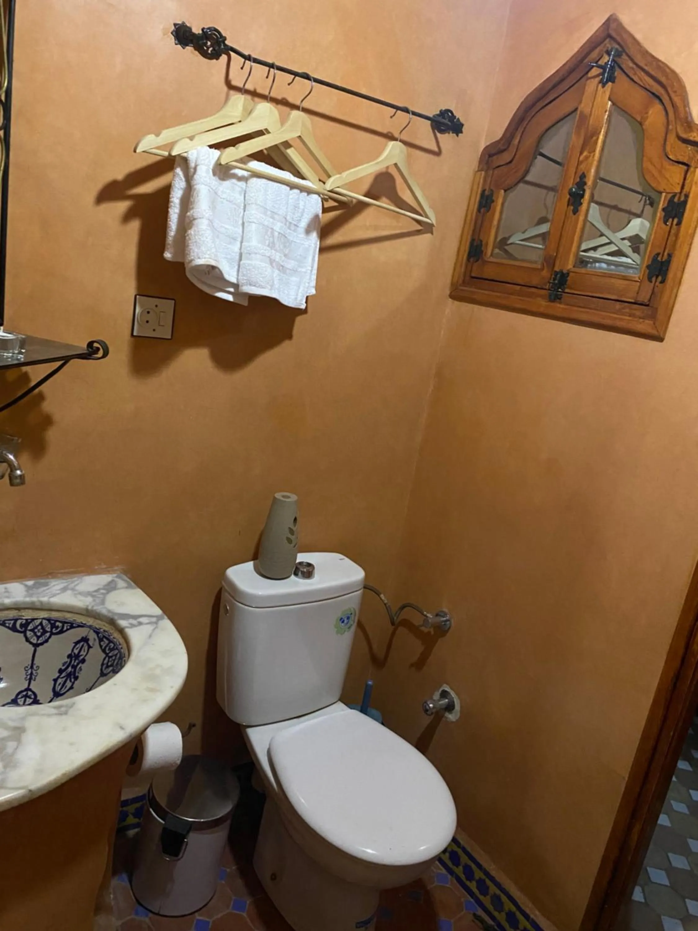 Toilet in Riad Azurite