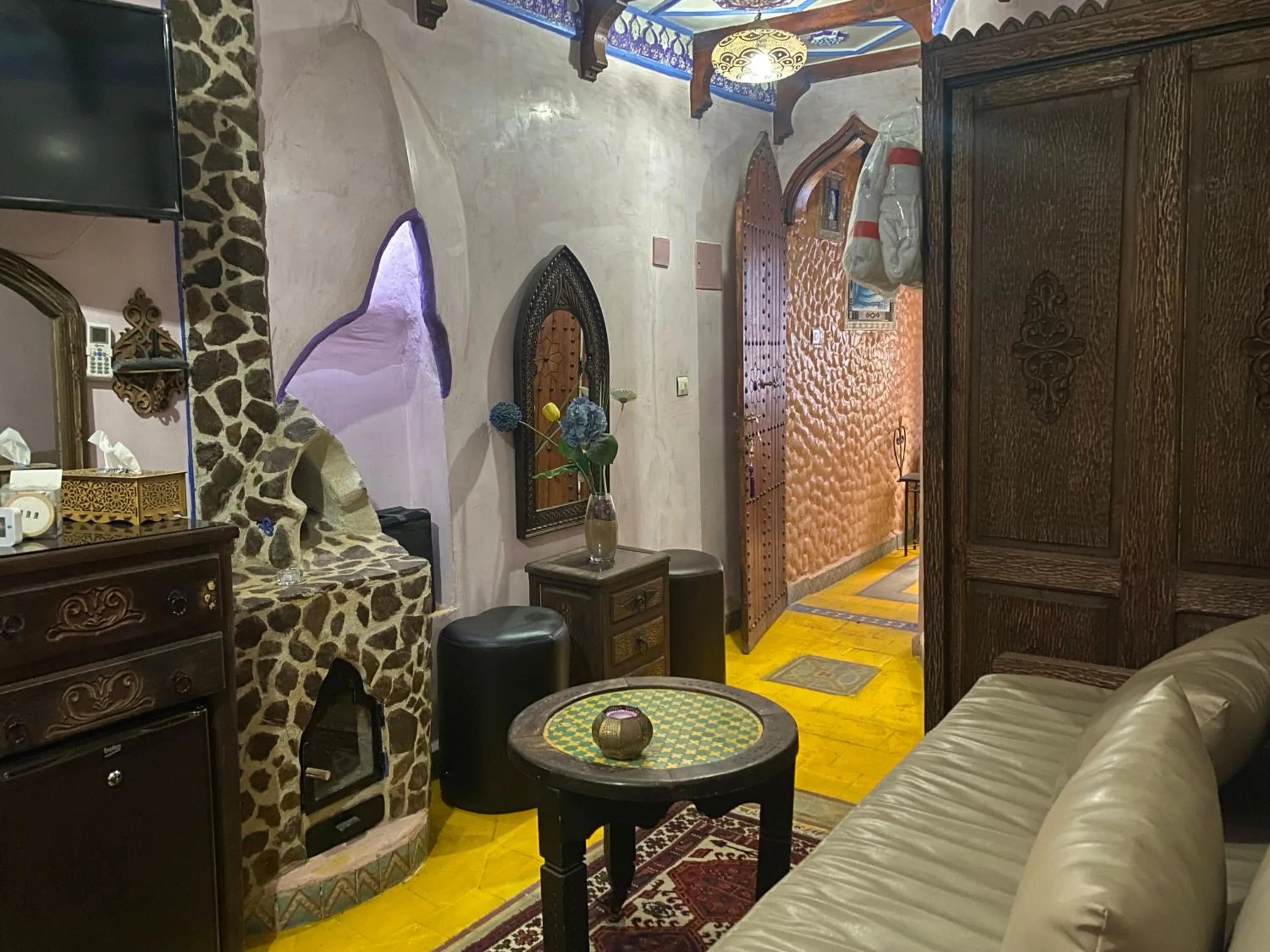 Communal lounge/ TV room in Riad Azurite