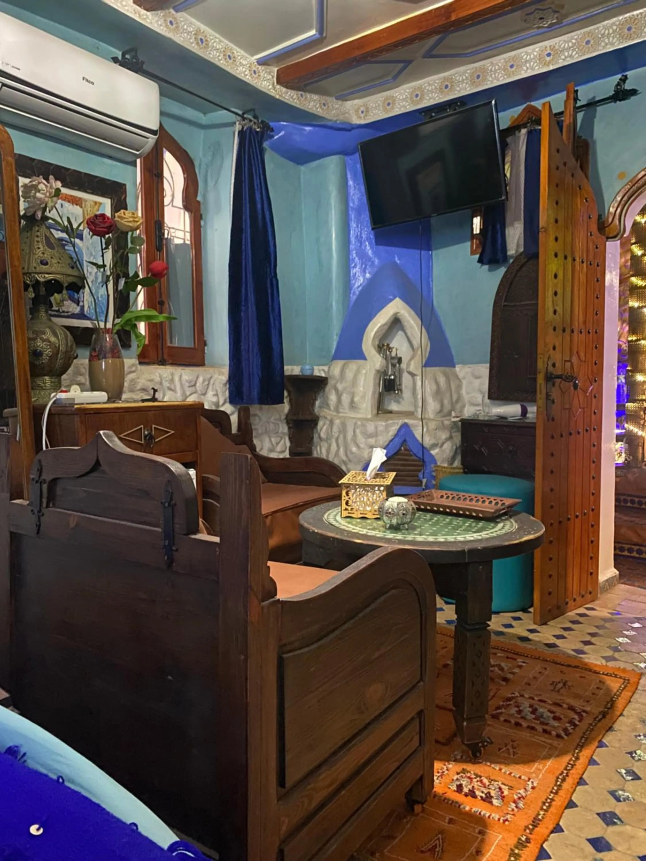 Communal lounge/ TV room in Riad Azurite