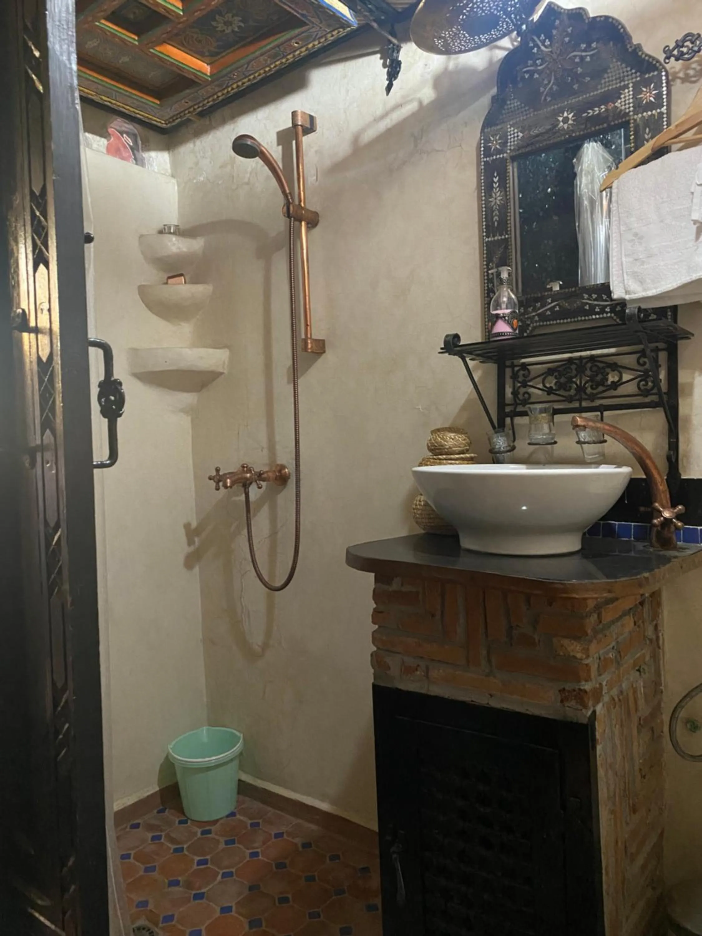 Shower in Riad Azurite