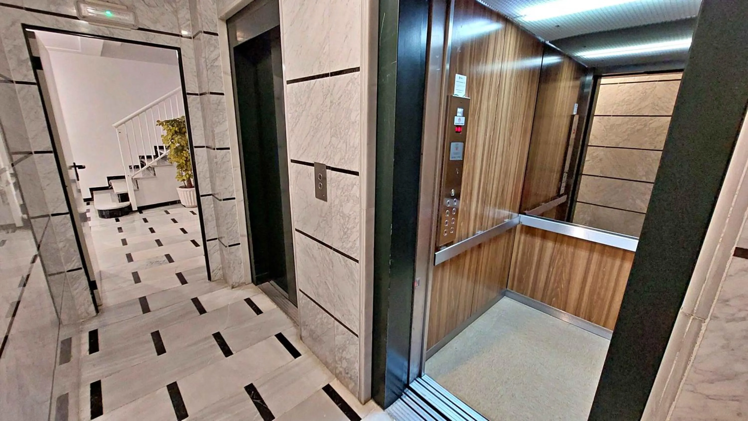 elevator in 084 - Isabel La Católica - comfortHOLIDAYS