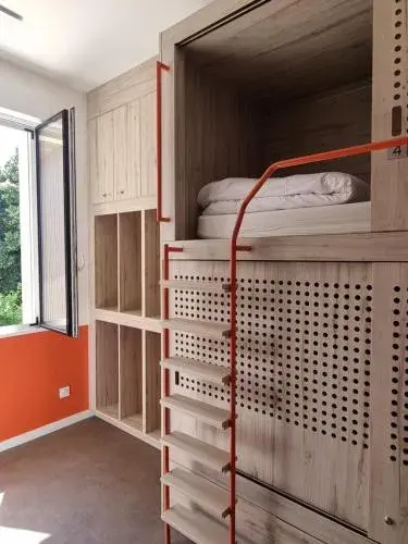 4-Bed Mixed Dormitory Room in Bloom Hostel Bar & Garden 4-Bed Mixed Dormitory Room in Bloom Hostel Bar & Garden