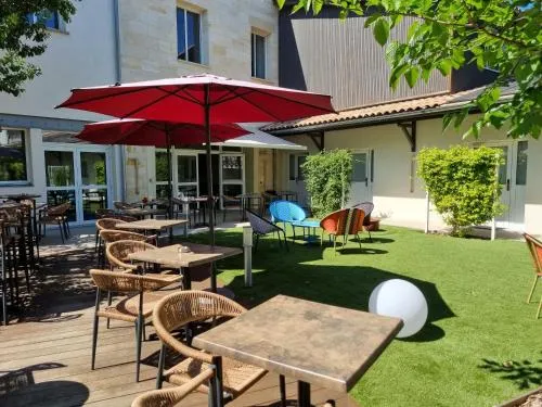 Bloom Hostel Bar & Garden